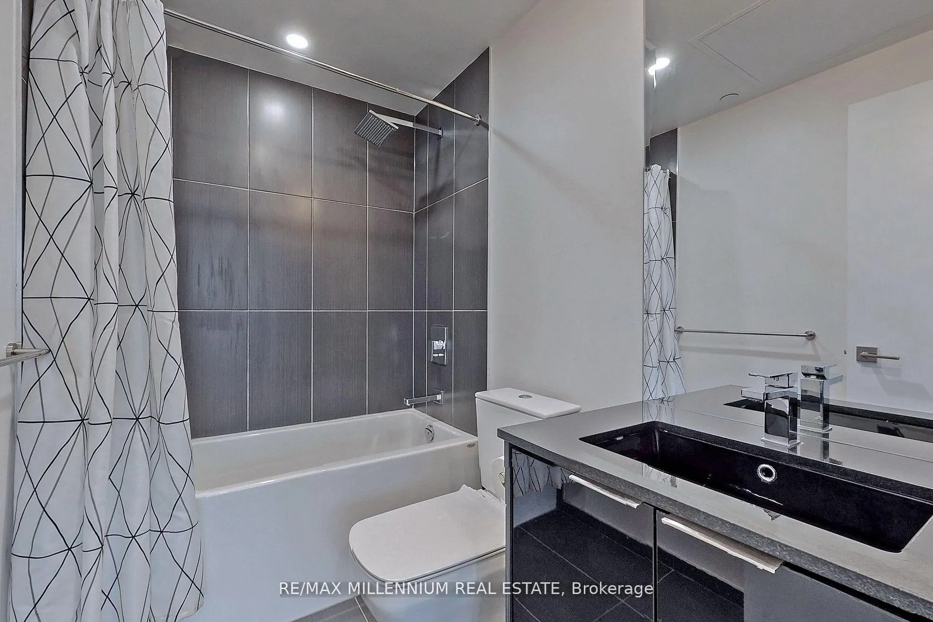 Photo 27 of Unit 5101, 70 Temperance Street, Toronto, Waterfront Communities — HOMEH