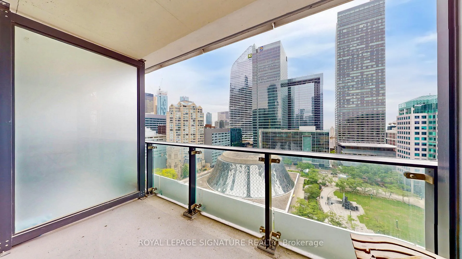 Photo 15 of Unit 1406, 224 King Street W, Toronto, Waterfront Communities — HOMEH