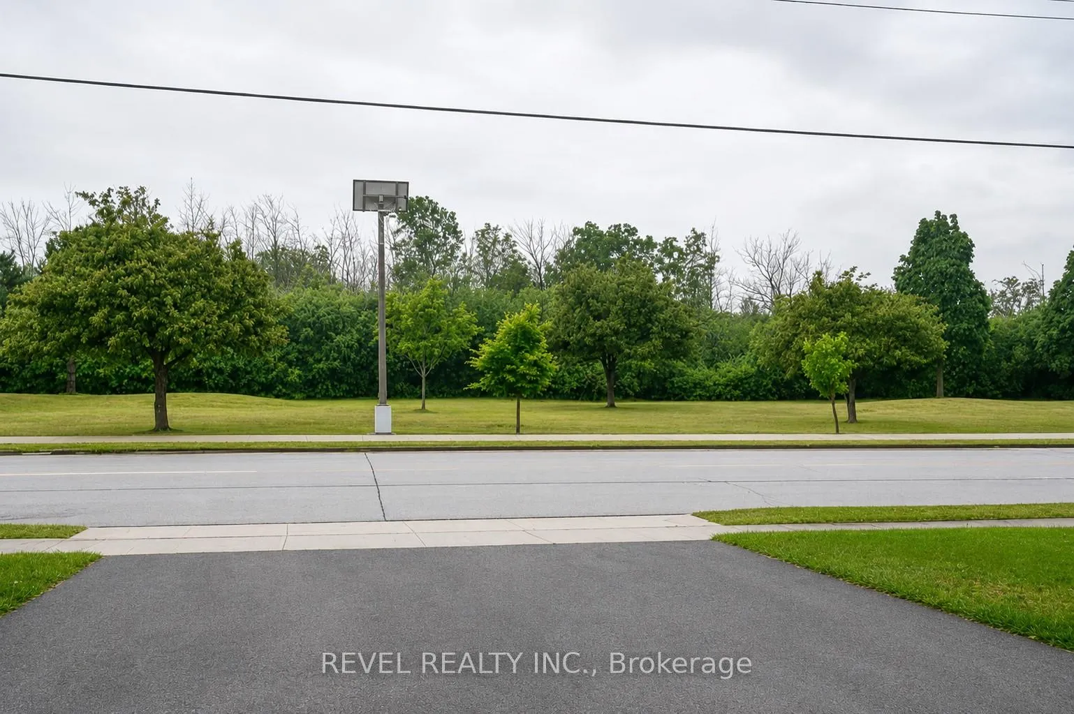 Photo 2 of 1141 Mohawk Road E, Hamilton, Huntington — HOMEH
