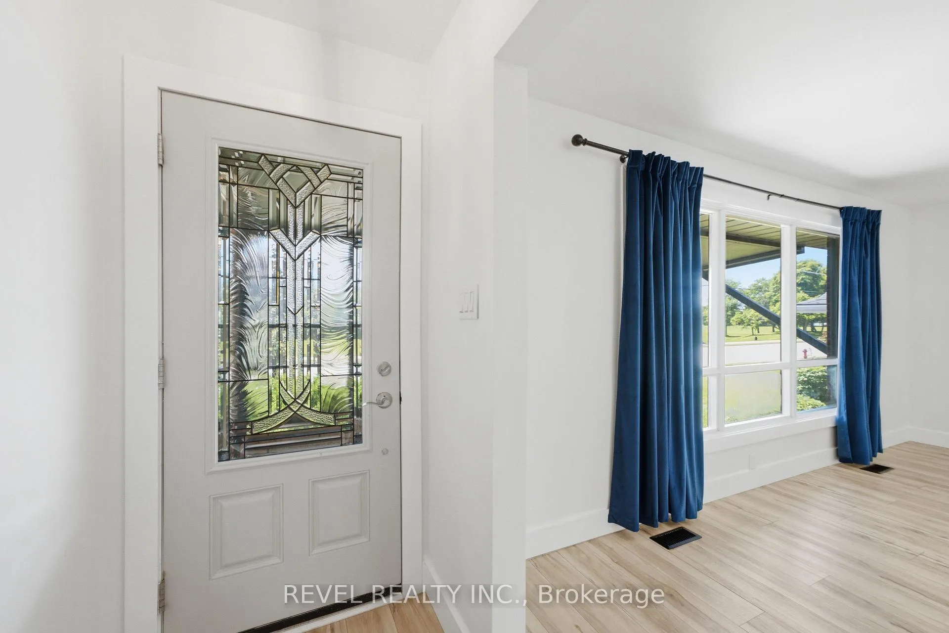 Photo 5 of 1141 Mohawk Road E, Hamilton, Huntington — HOMEH