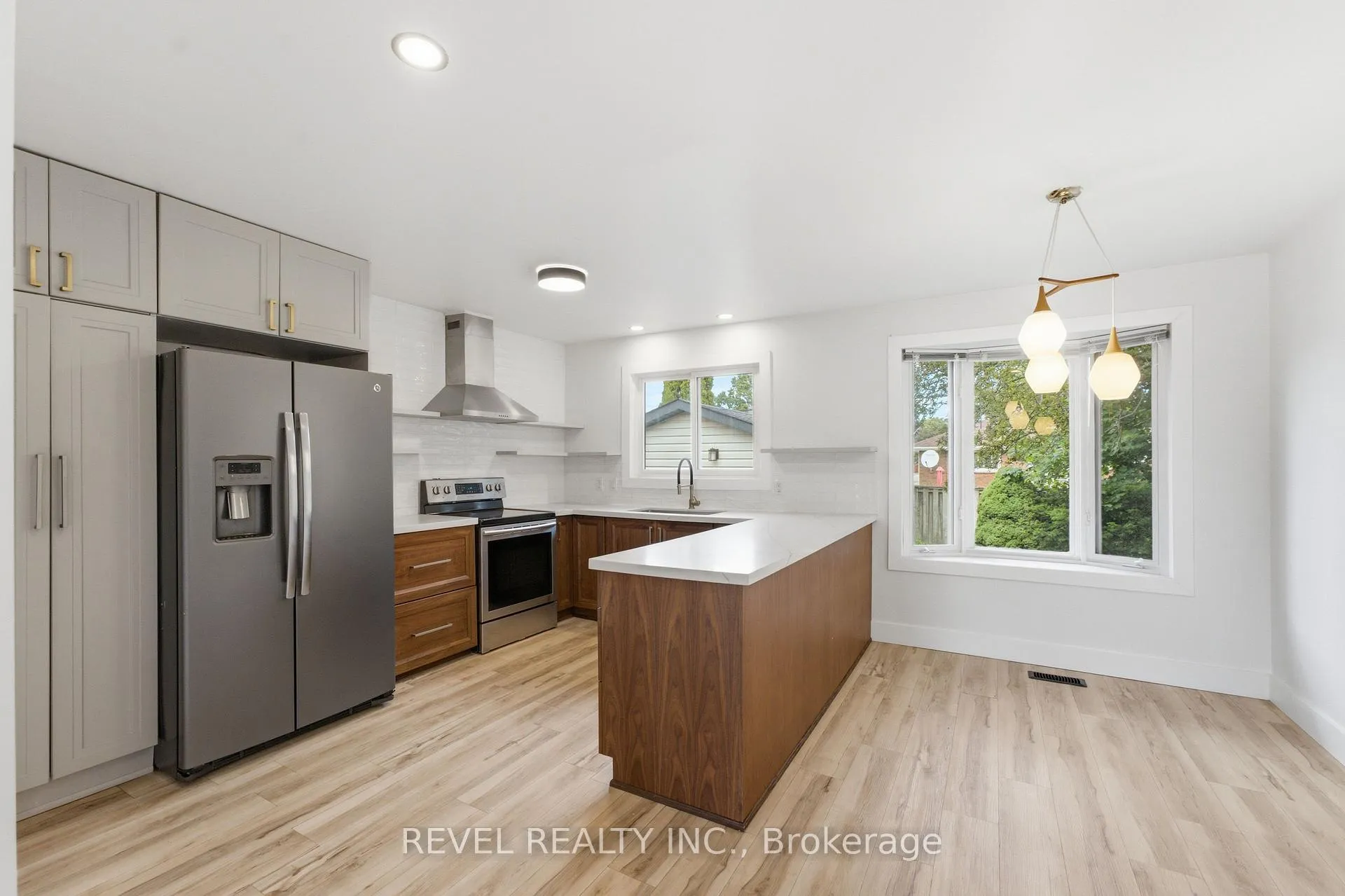 Photo 10 of 1141 Mohawk Road E, Hamilton, Huntington — HOMEH