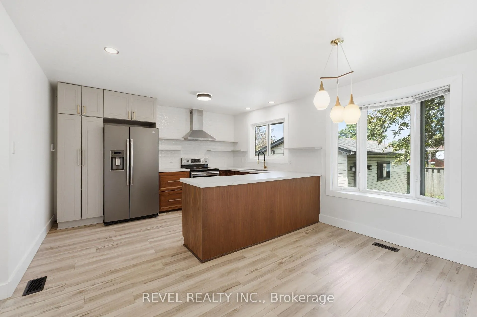 Photo 11 of 1141 Mohawk Road E, Hamilton, Huntington — HOMEH