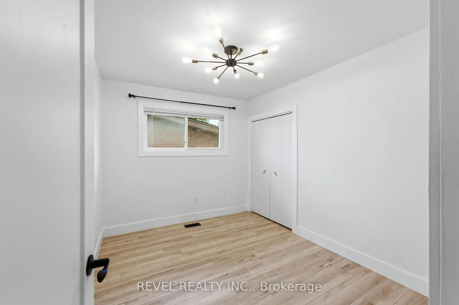 Photo 13 of 1141 Mohawk Road E, Hamilton, Huntington — HOMEH
