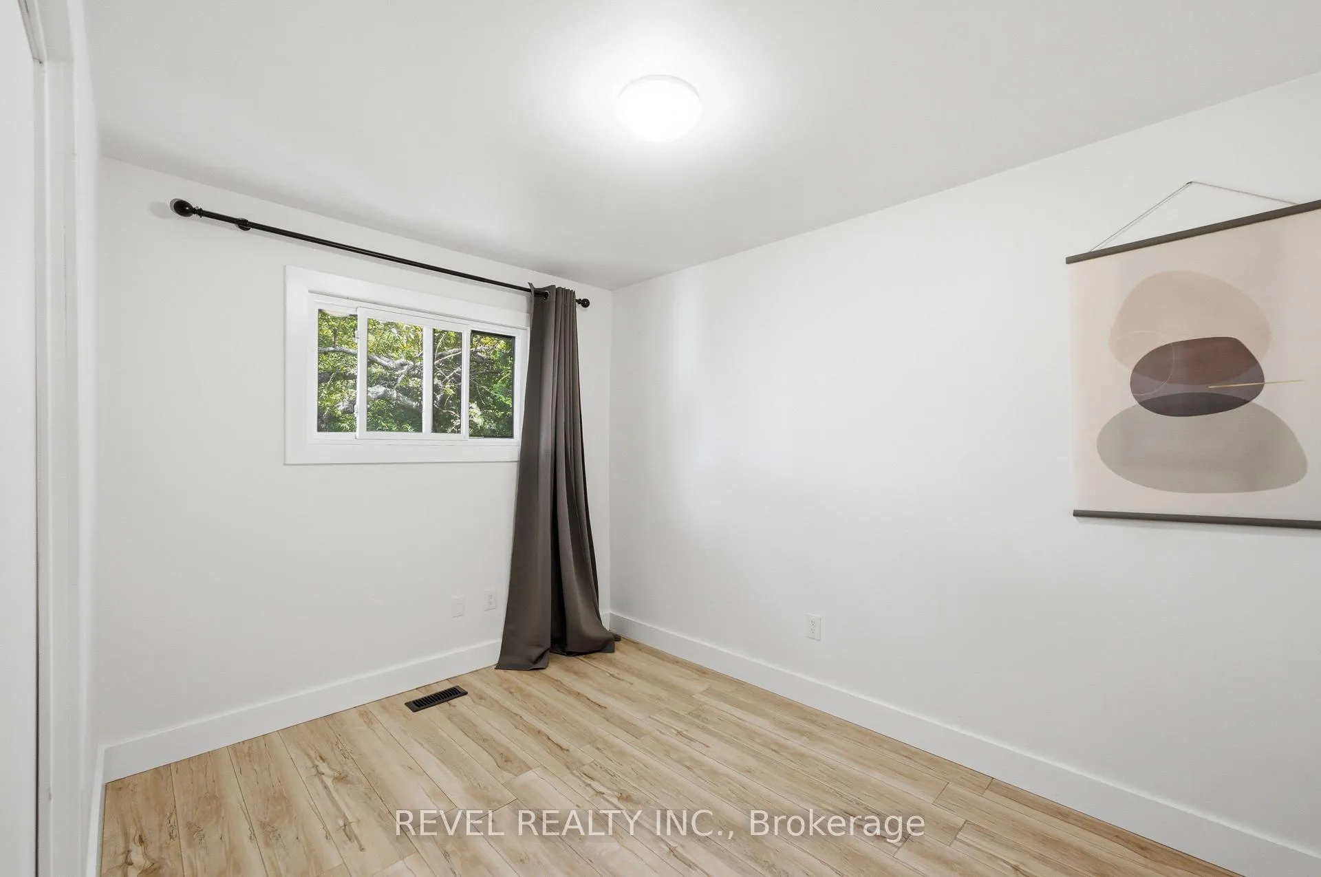 Photo 15 of 1141 Mohawk Road E, Hamilton, Huntington — HOMEH