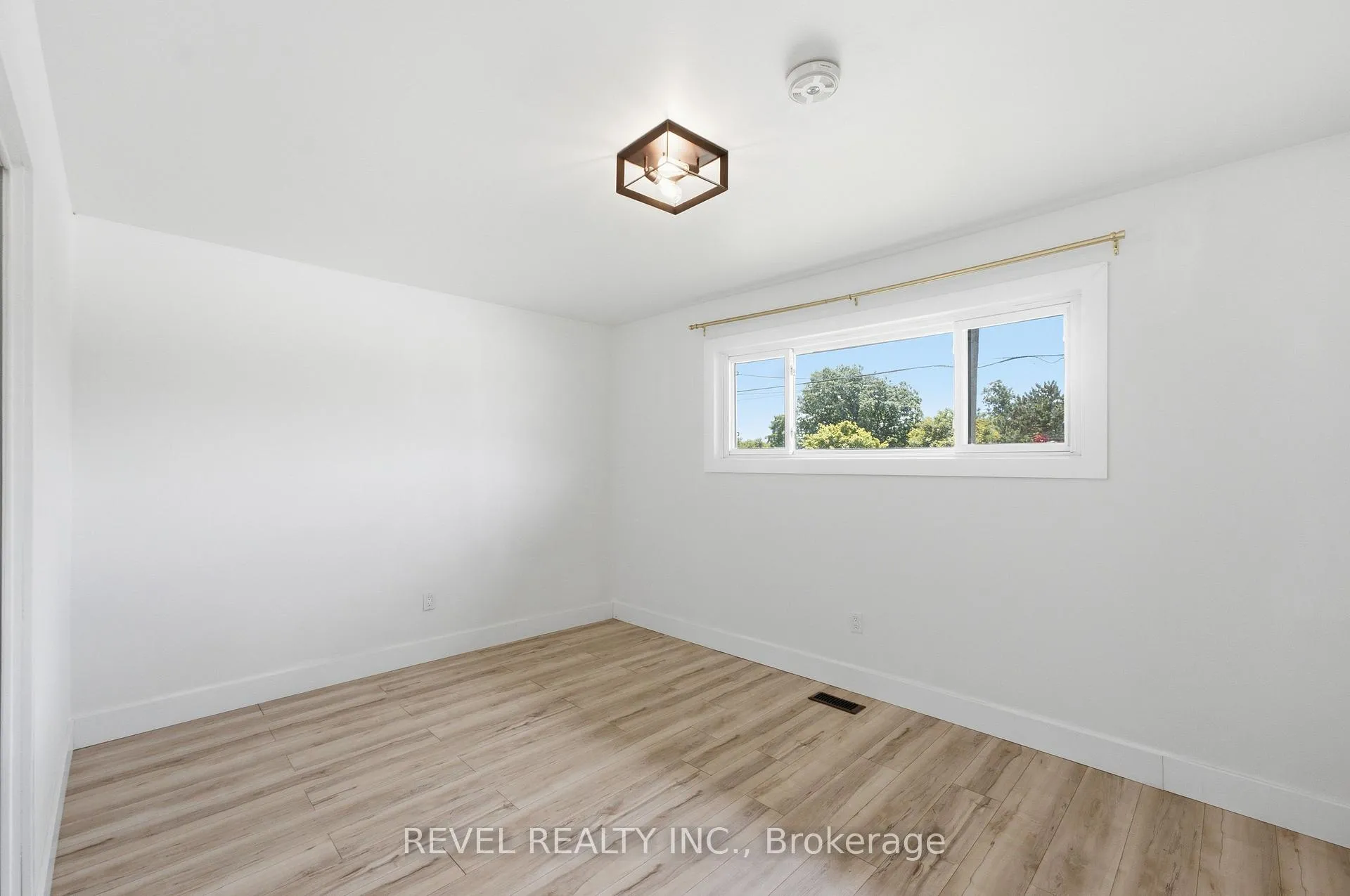 Photo 18 of 1141 Mohawk Road E, Hamilton, Huntington — HOMEH