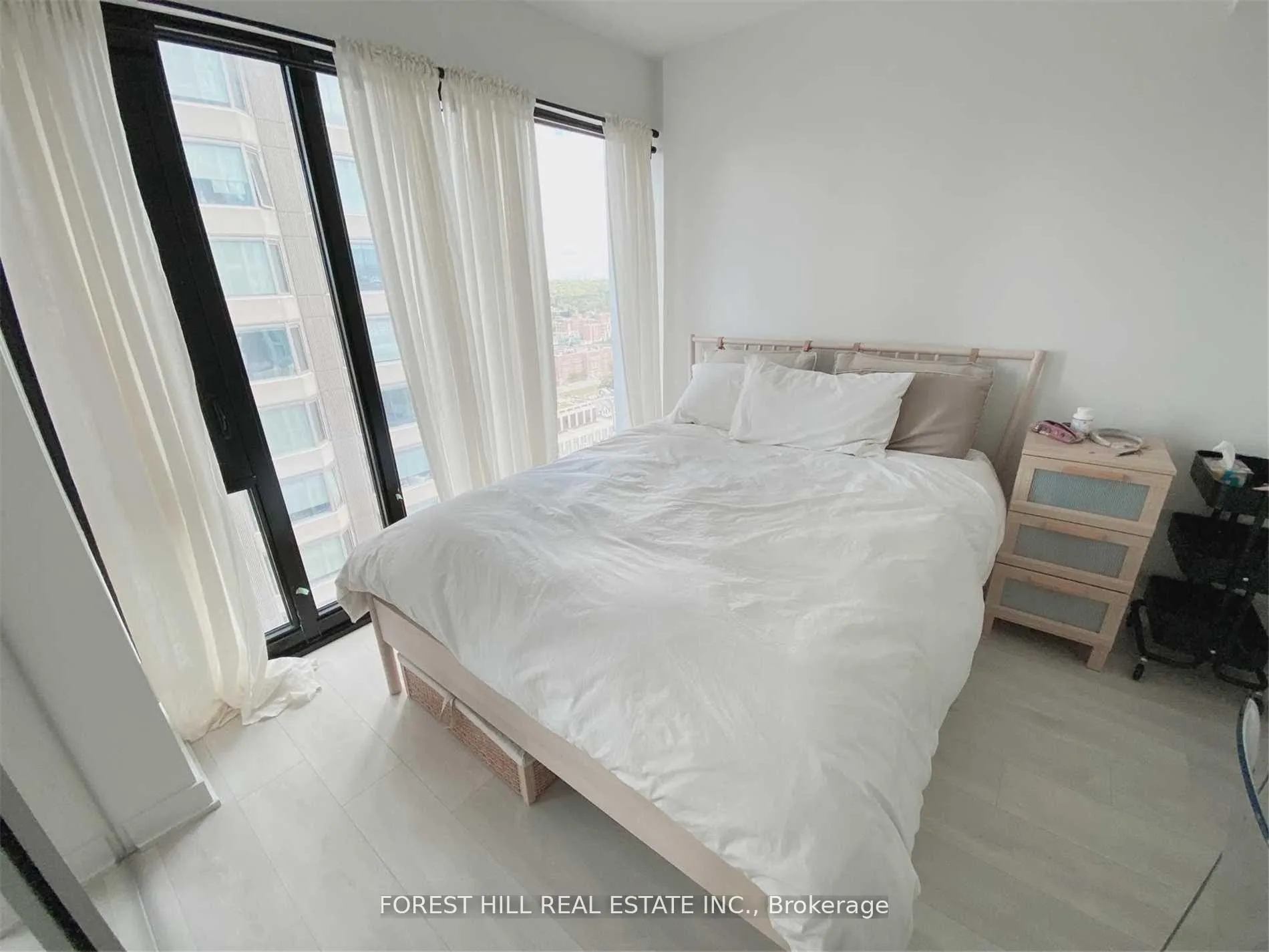 Photo 5 of Unit 2413, 188 Cumberland Street, Toronto, The Annex — HOMEH