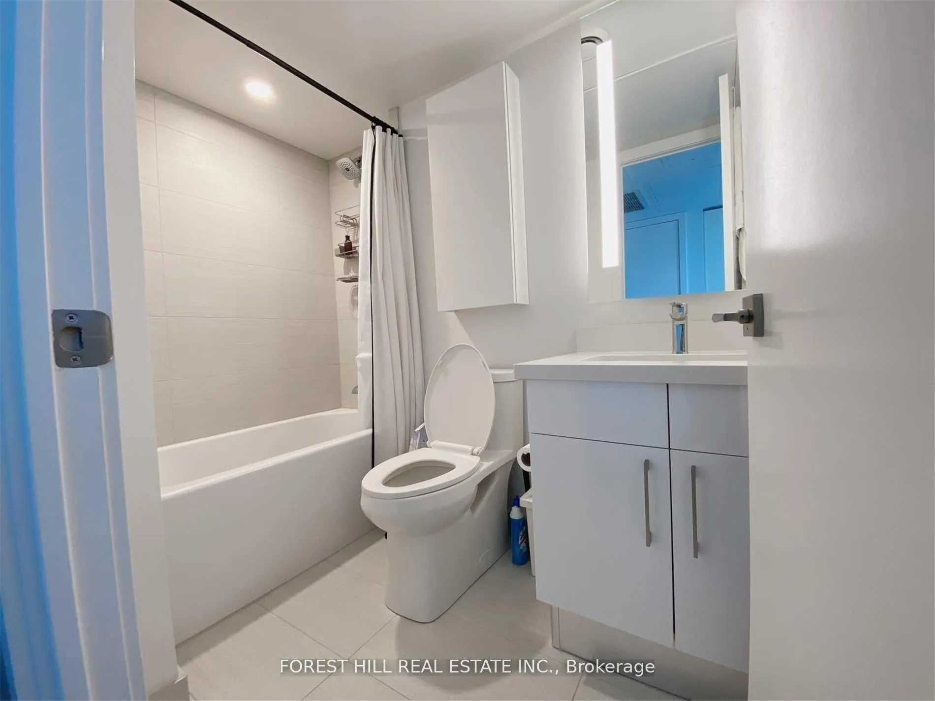 Photo 7 of Unit 2413, 188 Cumberland Street, Toronto, The Annex — HOMEH