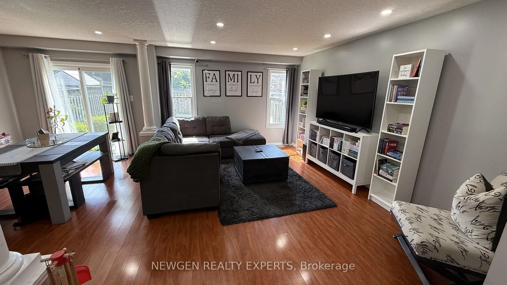 Photo 8 of 11 Berry Moss Street, Kitchener, Larentian West — HOMEH
