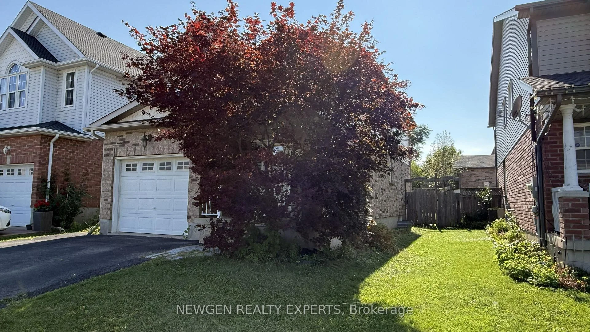 Photo 3 of 11 Berry Moss Street, Kitchener, Larentian West — HOMEH
