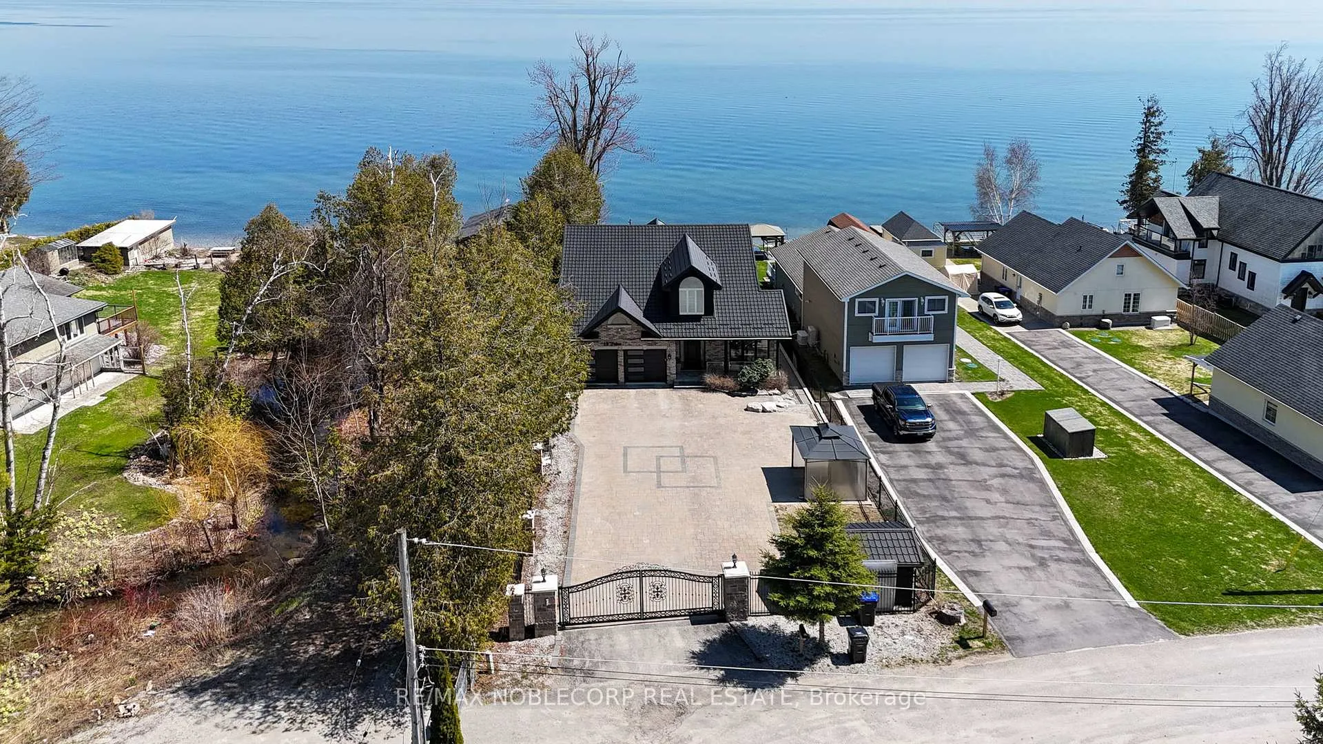 Photo 2 of 15 Palm Beach Road, Oro-Medonte, Rural Oro-Medonte — HOMEH