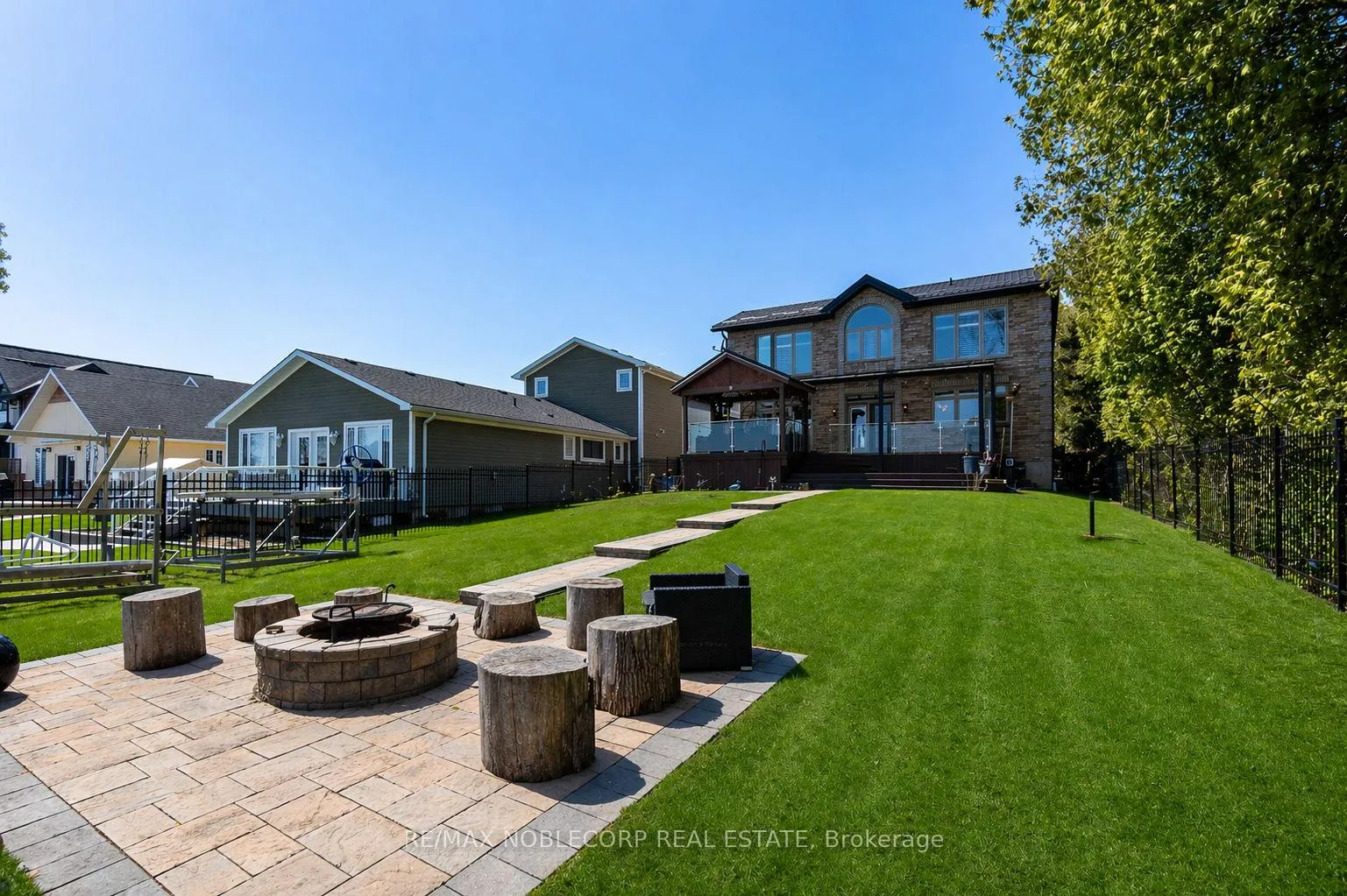Photo 42 of 15 Palm Beach Road, Oro-Medonte, Rural Oro-Medonte — HOMEH