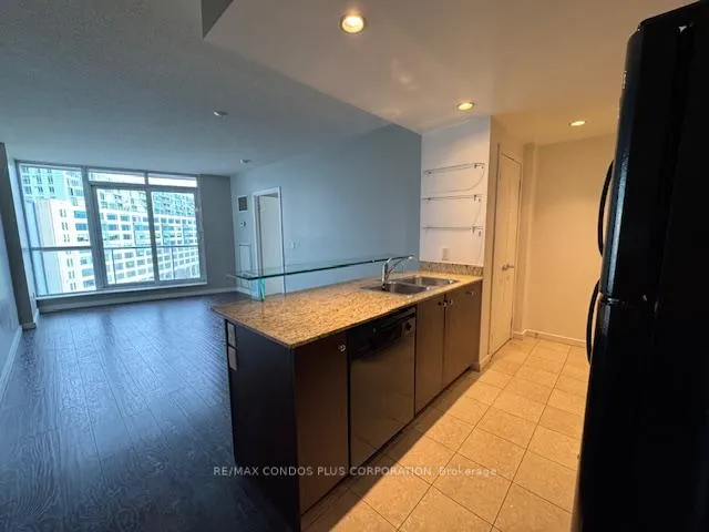 Photo 7 of Unit 705, 218 Queens Quay W, Toronto, Waterfront Communities — HOMEH