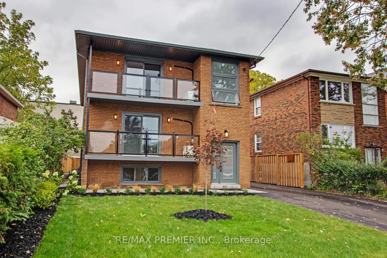 Front of Unit 1, 52 Vanevery Street