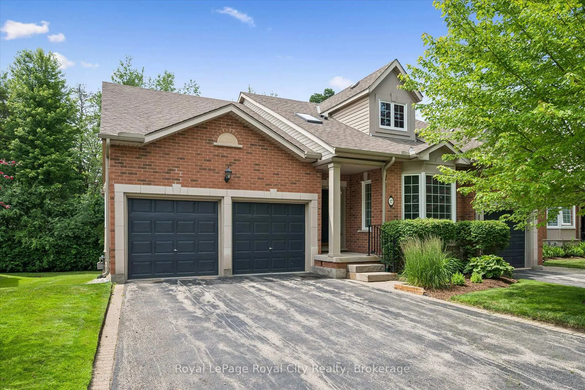 Photo 2 of 17 Fairway Lane, Guelph, Riverside Park — HOMEH