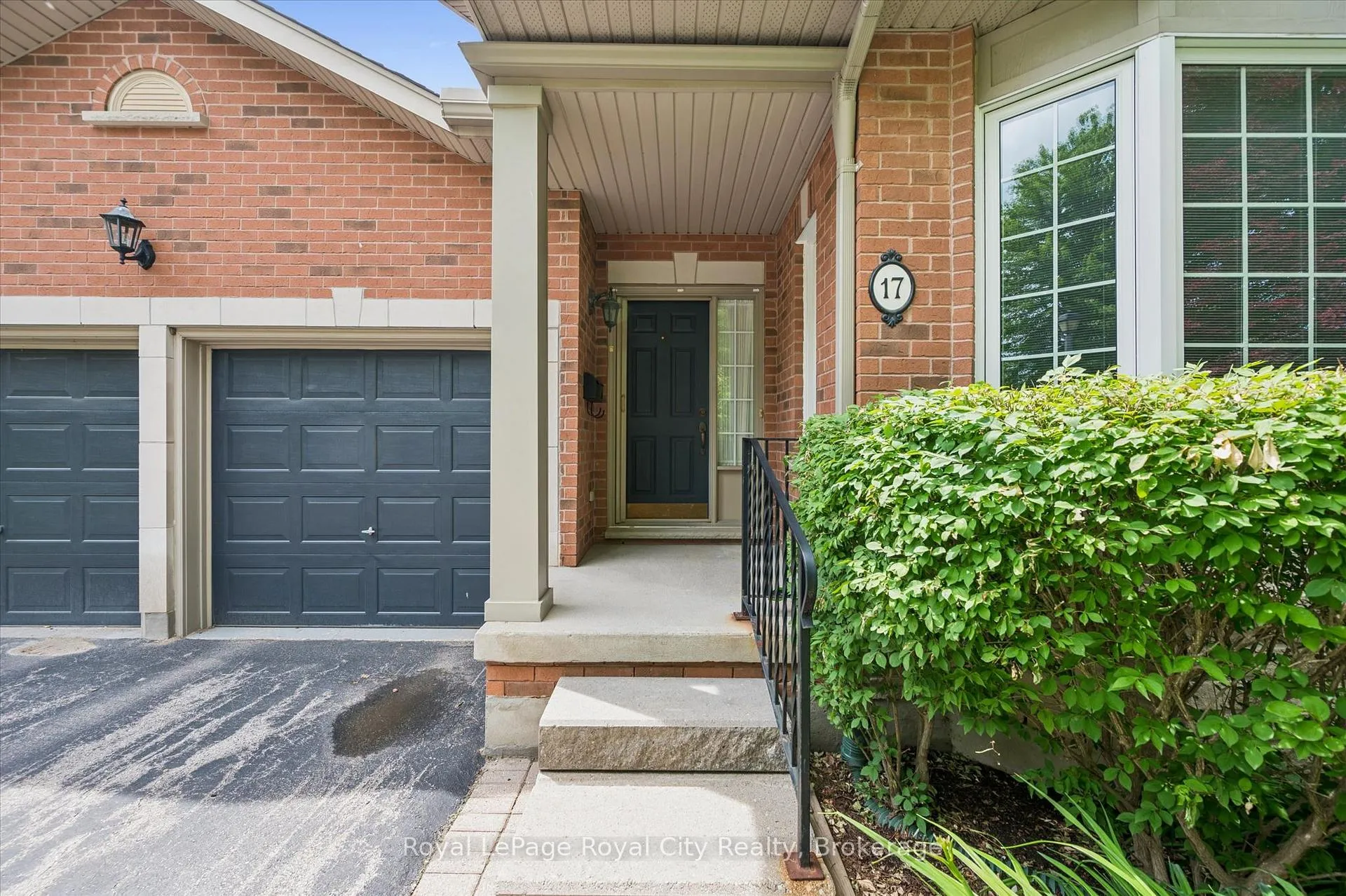 Photo 4 of 17 Fairway Lane, Guelph, Riverside Park — HOMEH