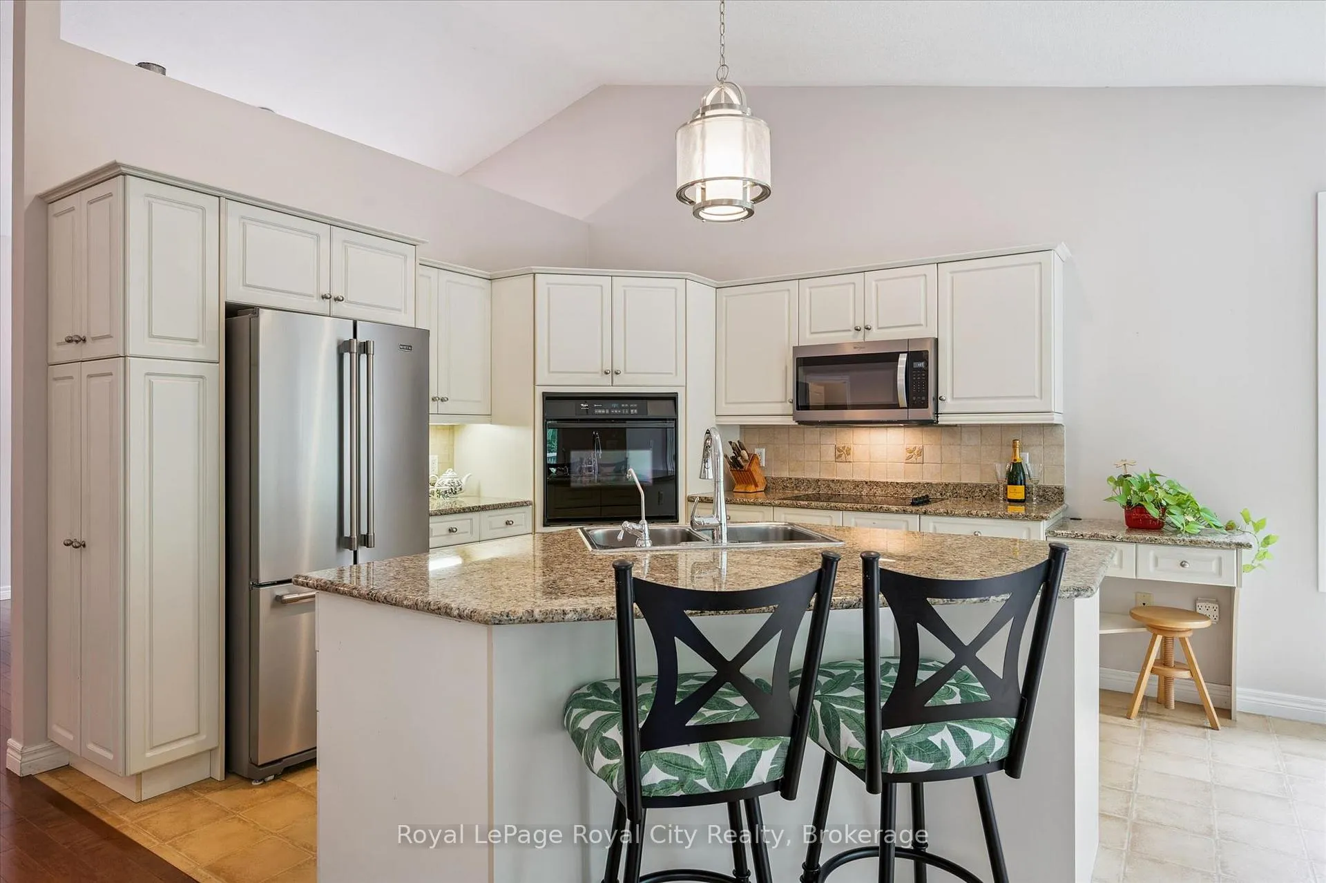 Photo 11 of 17 Fairway Lane, Guelph, Riverside Park — HOMEH