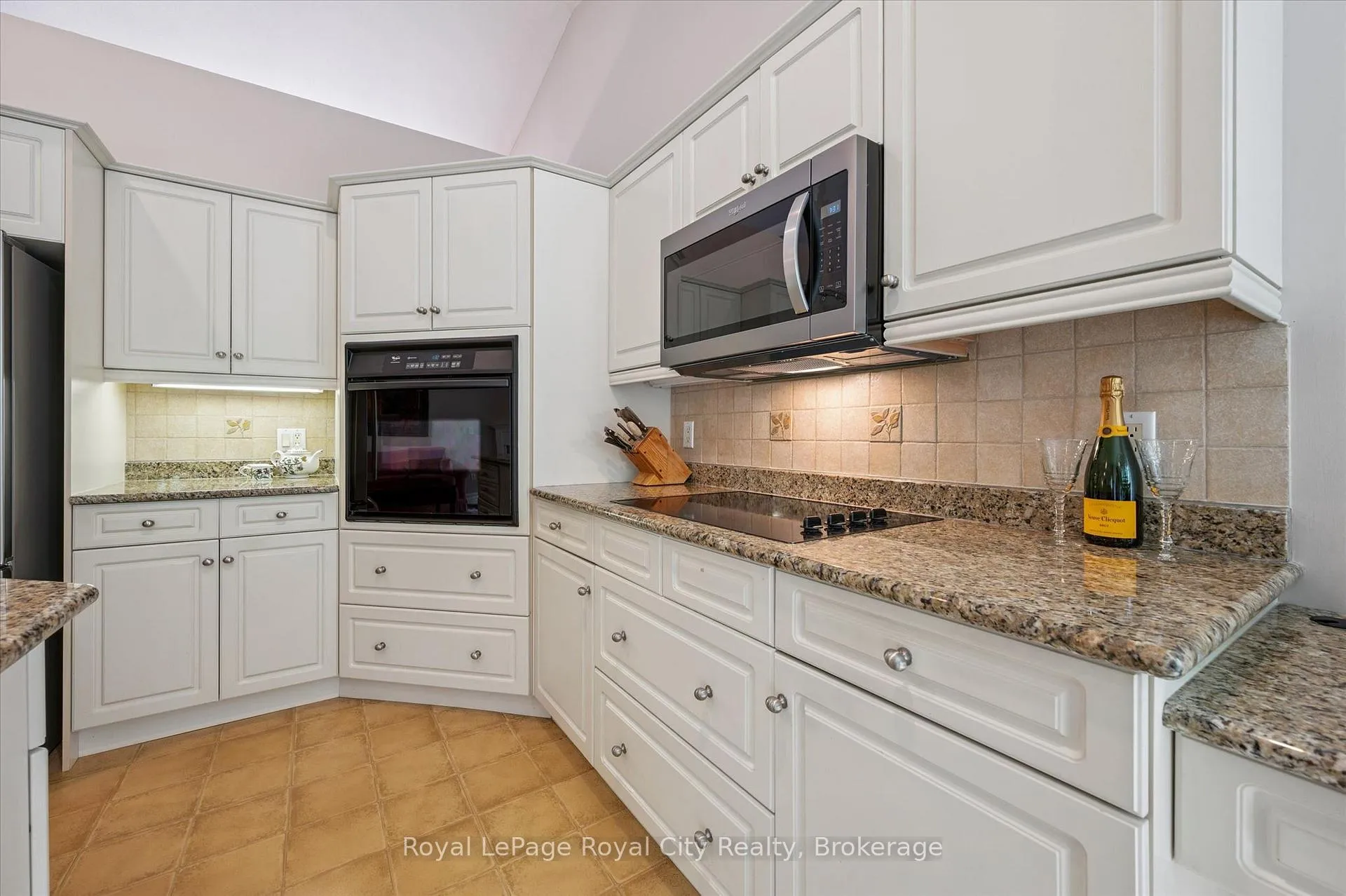 Photo 12 of 17 Fairway Lane, Guelph, Riverside Park — HOMEH