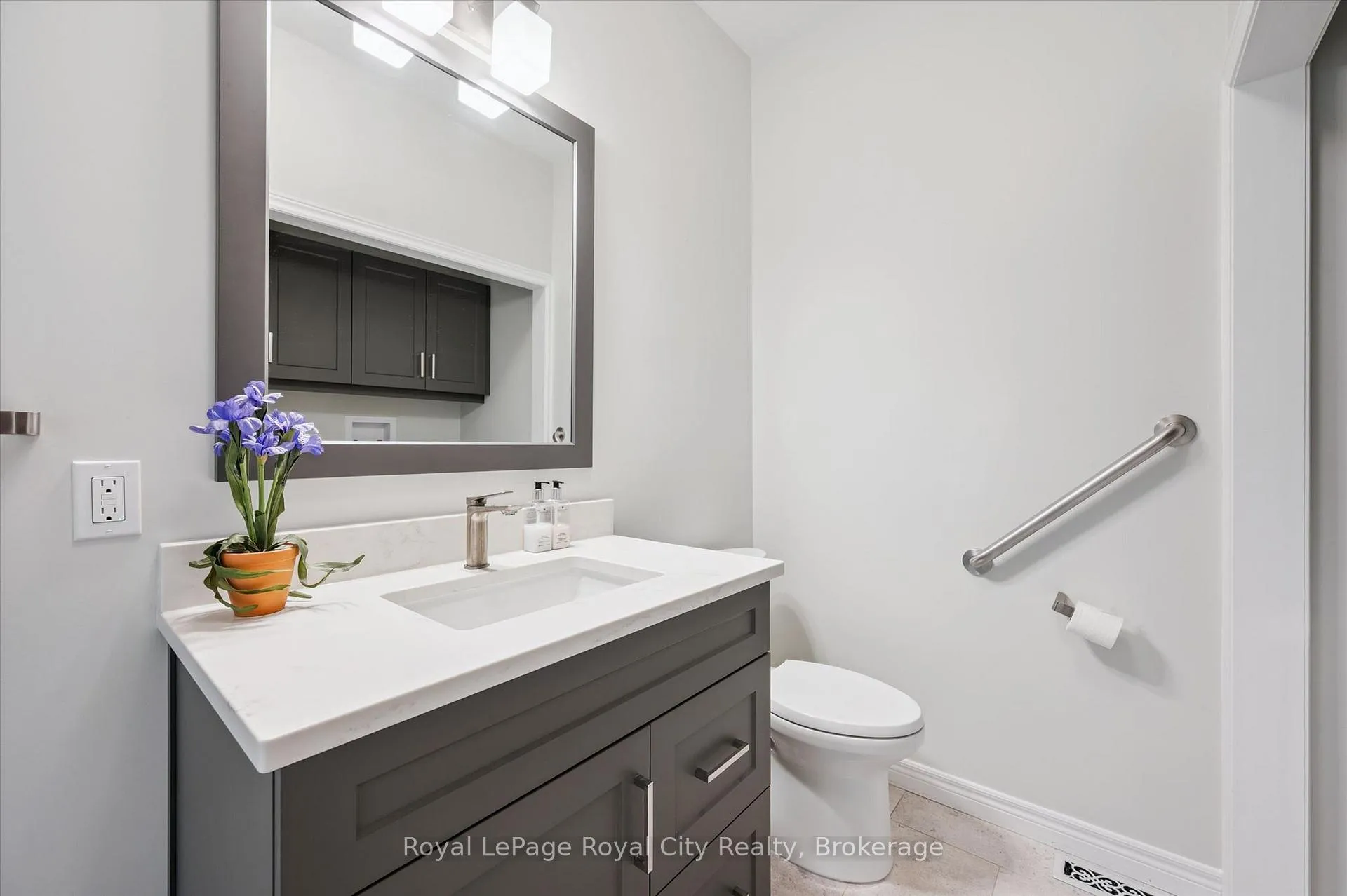 Photo 19 of 17 Fairway Lane, Guelph, Riverside Park — HOMEH