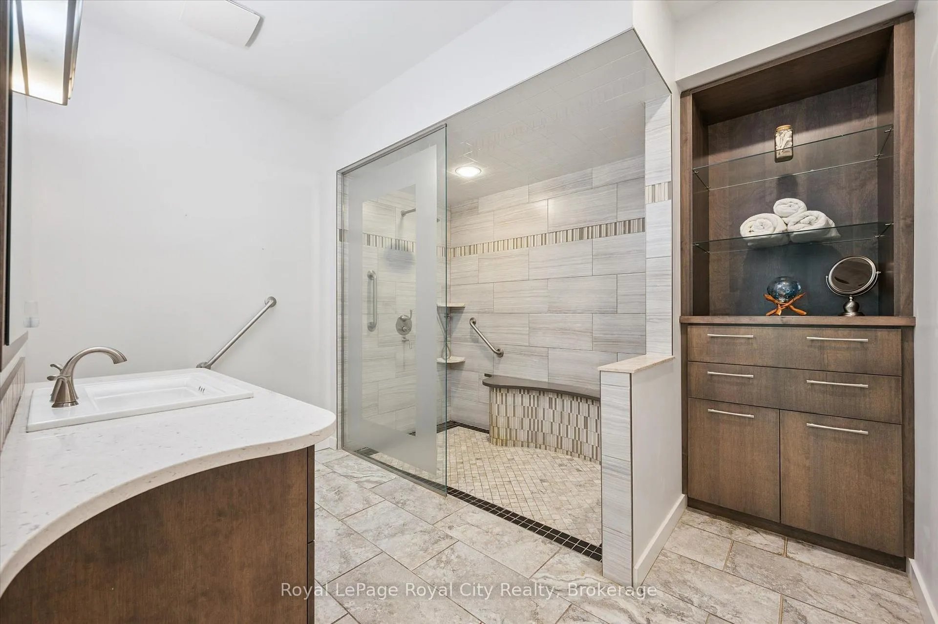 Photo 23 of 17 Fairway Lane, Guelph, Riverside Park — HOMEH