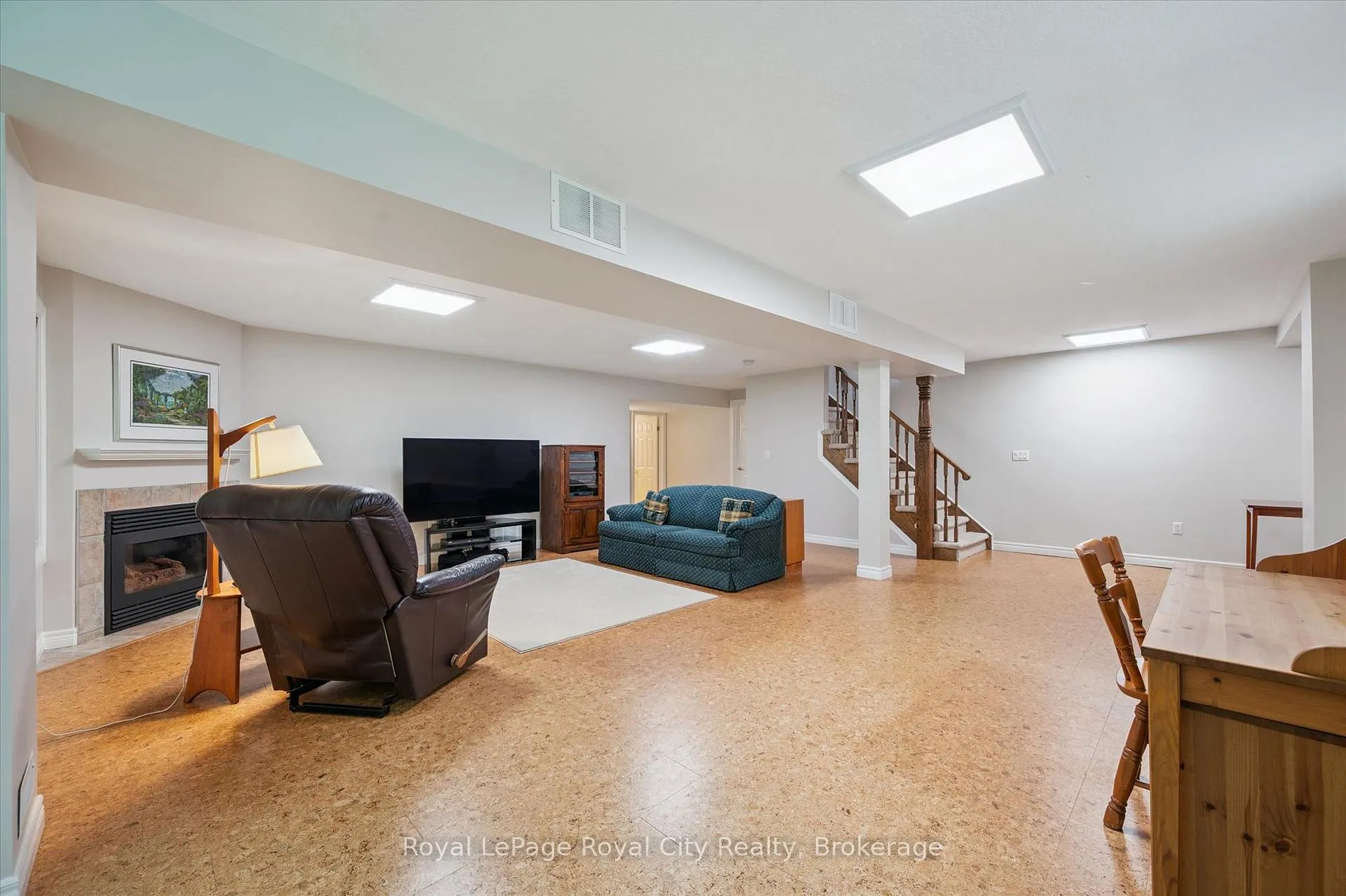 Photo 26 of 17 Fairway Lane, Guelph, Riverside Park — HOMEH