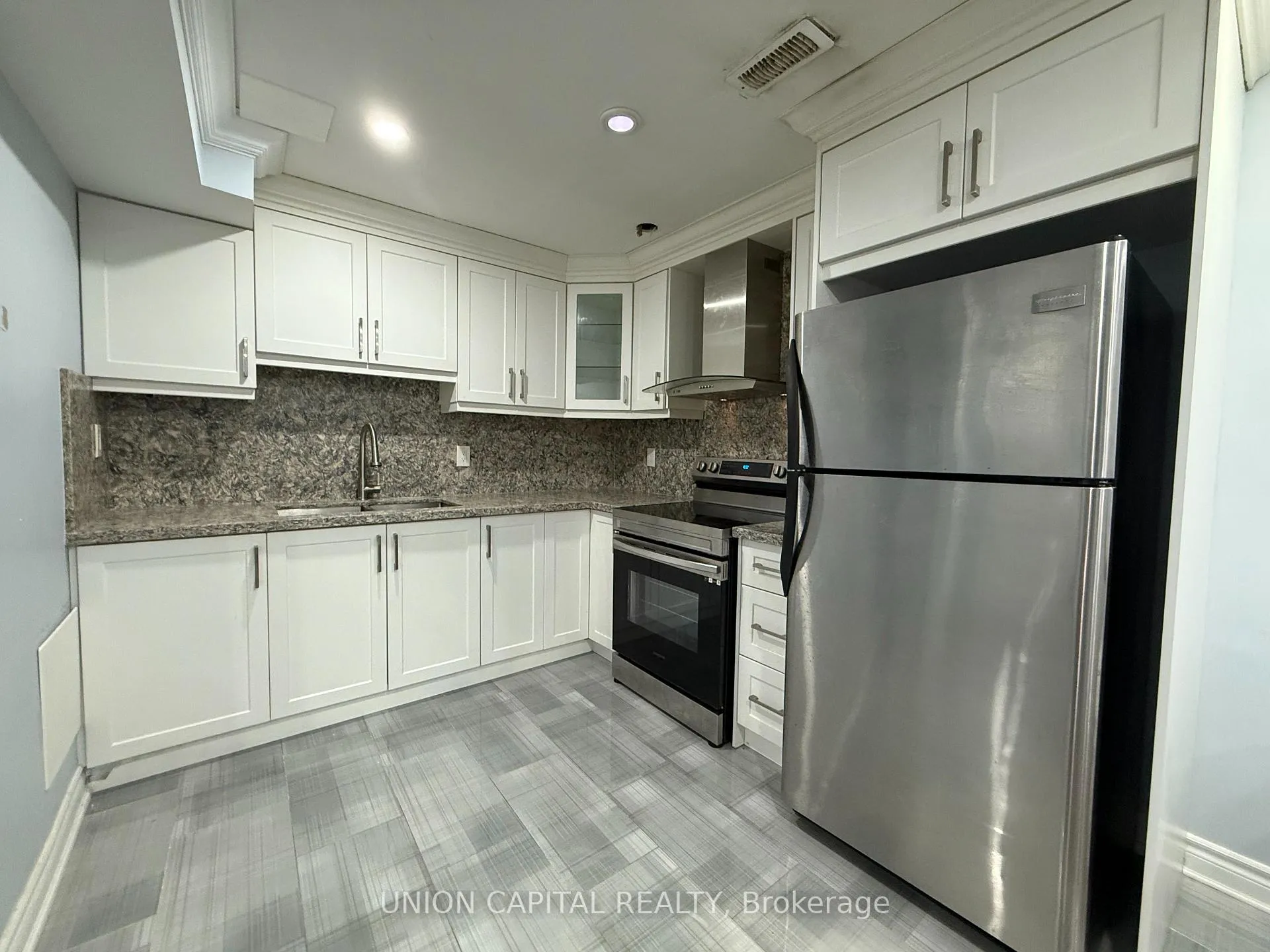 Photo 2 of 114 Timbers Circle, Markham, Milliken Mills East — HOMEH
