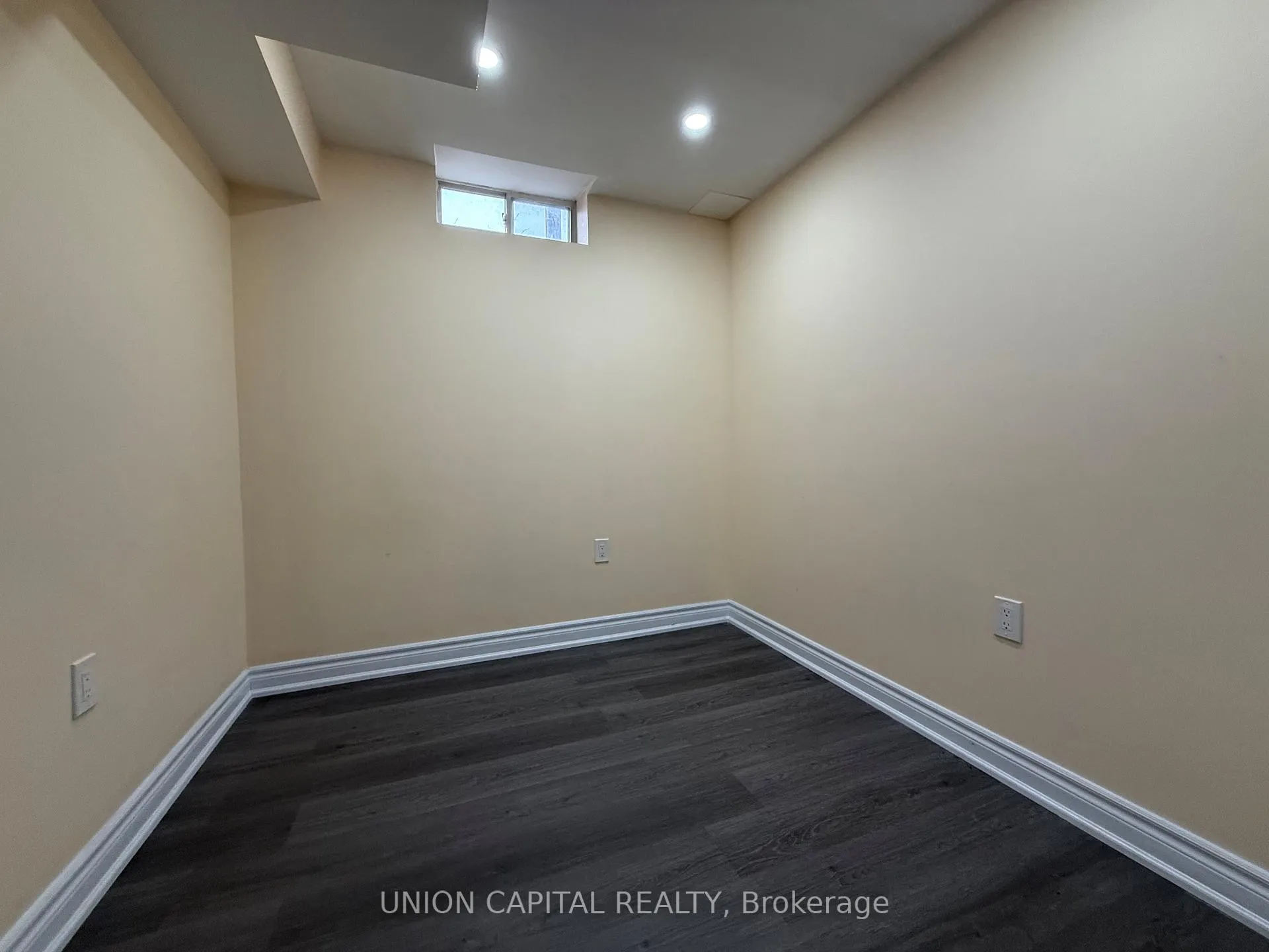 Photo 8 of 114 Timbers Circle, Markham, Milliken Mills East — HOMEH