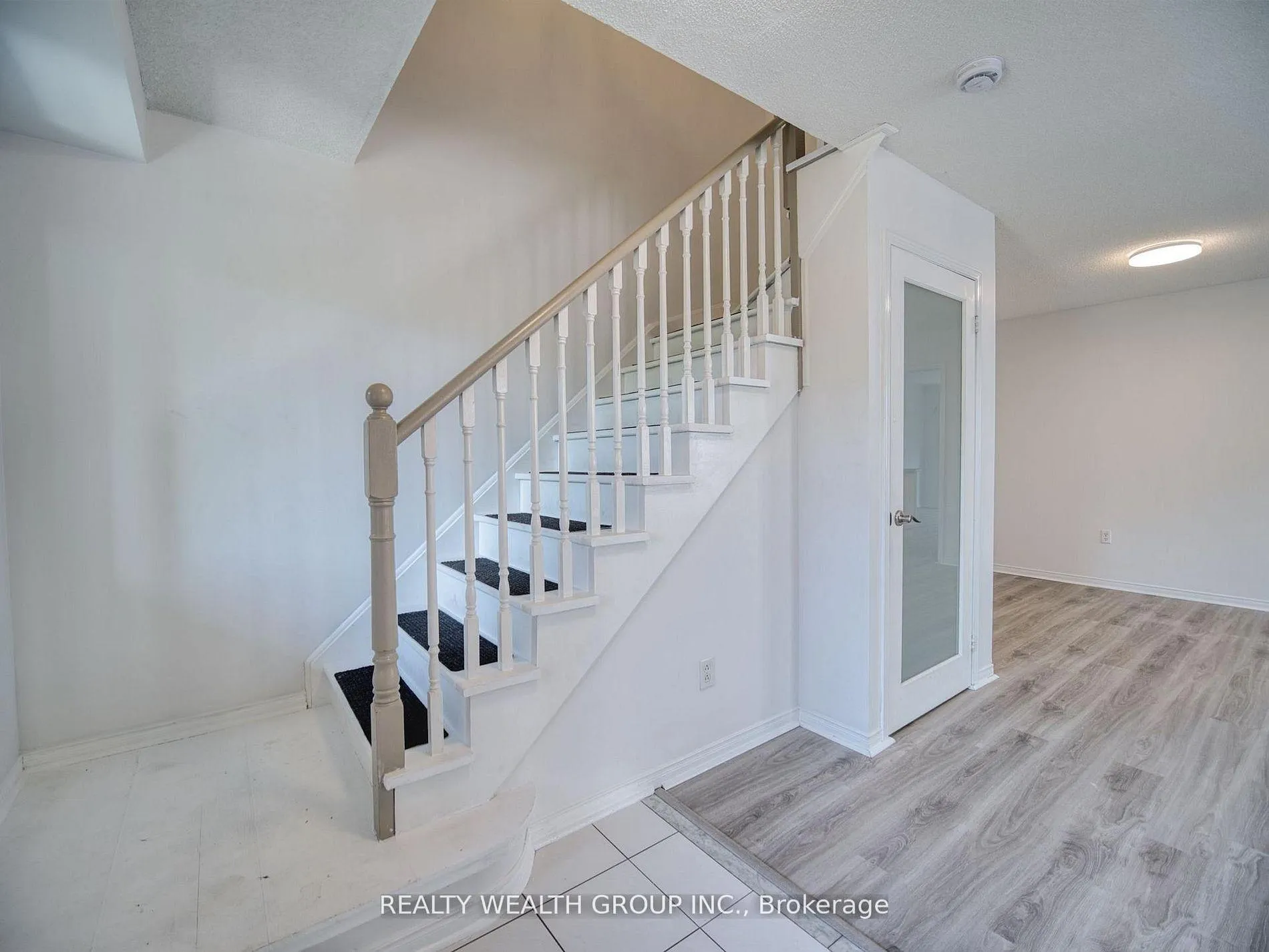 Photo 4 of 11 Birchcliffe Drive, Brampton, Heart Lake East — HOMEH