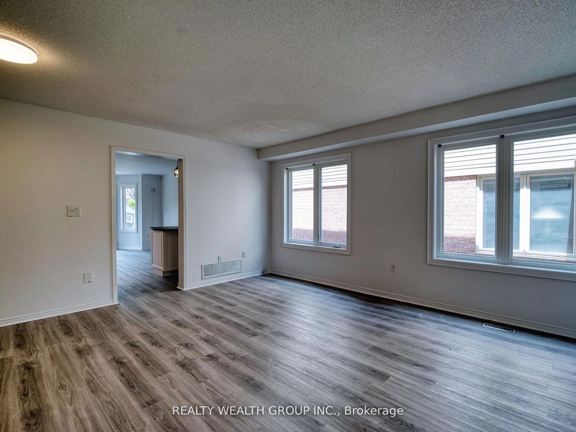Photo 5 of 11 Birchcliffe Drive, Brampton, Heart Lake East — HOMEH