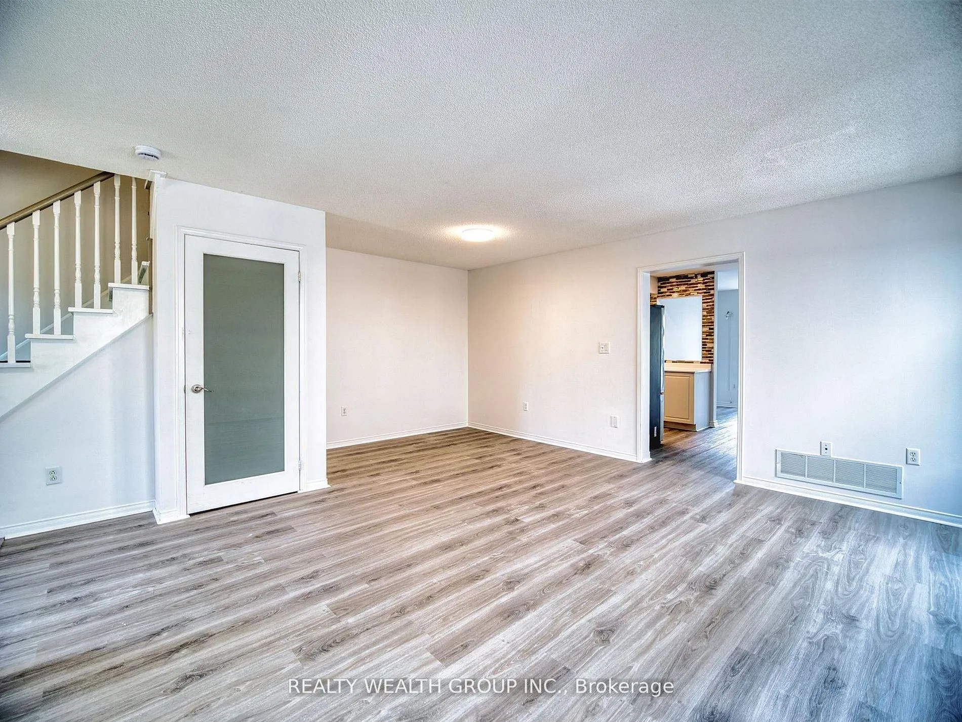 Photo 6 of 11 Birchcliffe Drive, Brampton, Heart Lake East — HOMEH