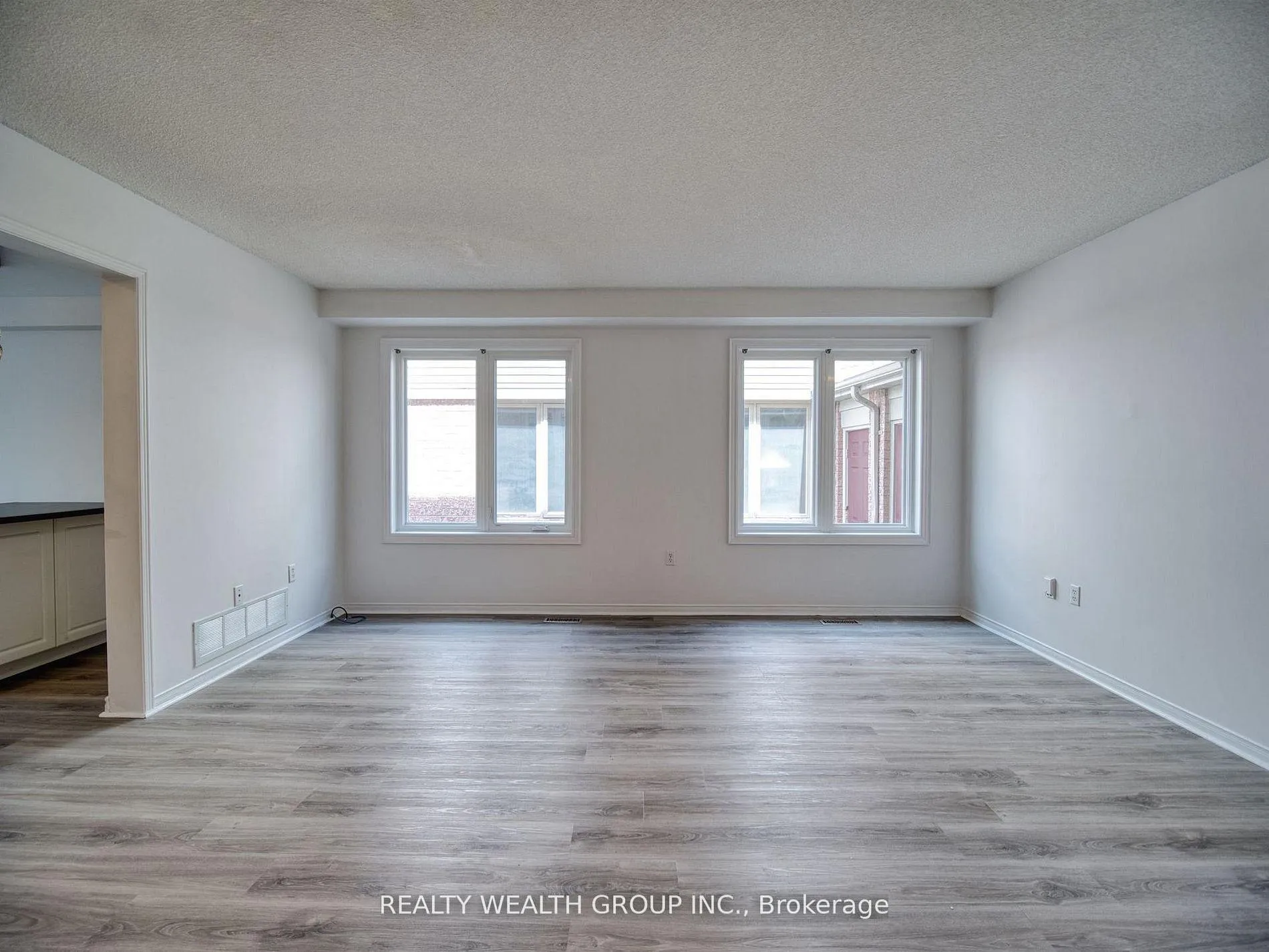 Photo 10 of 11 Birchcliffe Drive, Brampton, Heart Lake East — HOMEH