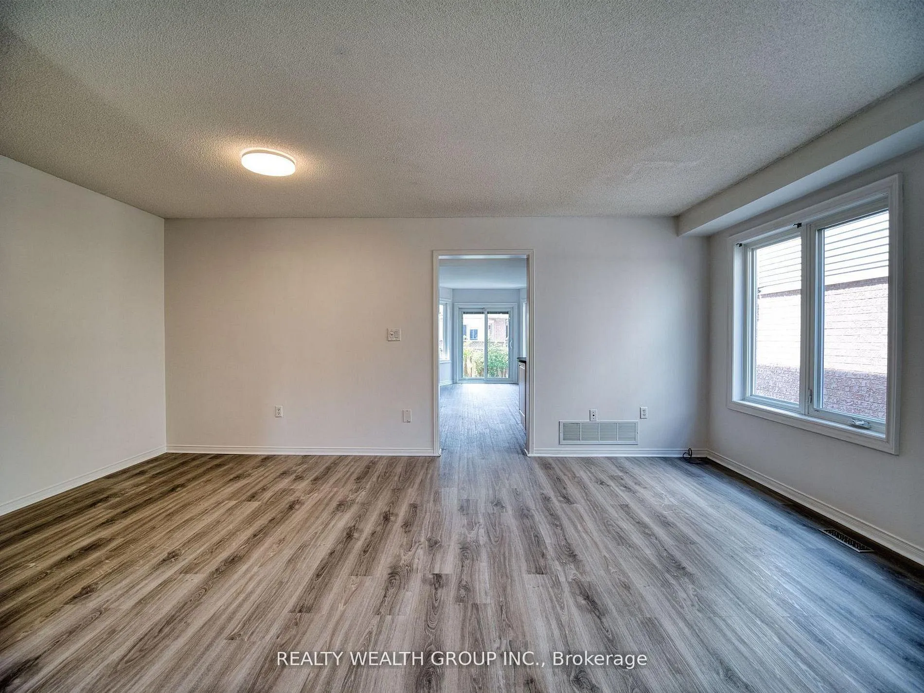 Photo 11 of 11 Birchcliffe Drive, Brampton, Heart Lake East — HOMEH