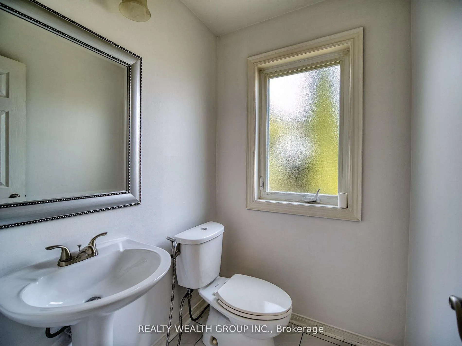 Photo 13 of 11 Birchcliffe Drive, Brampton, Heart Lake East — HOMEH