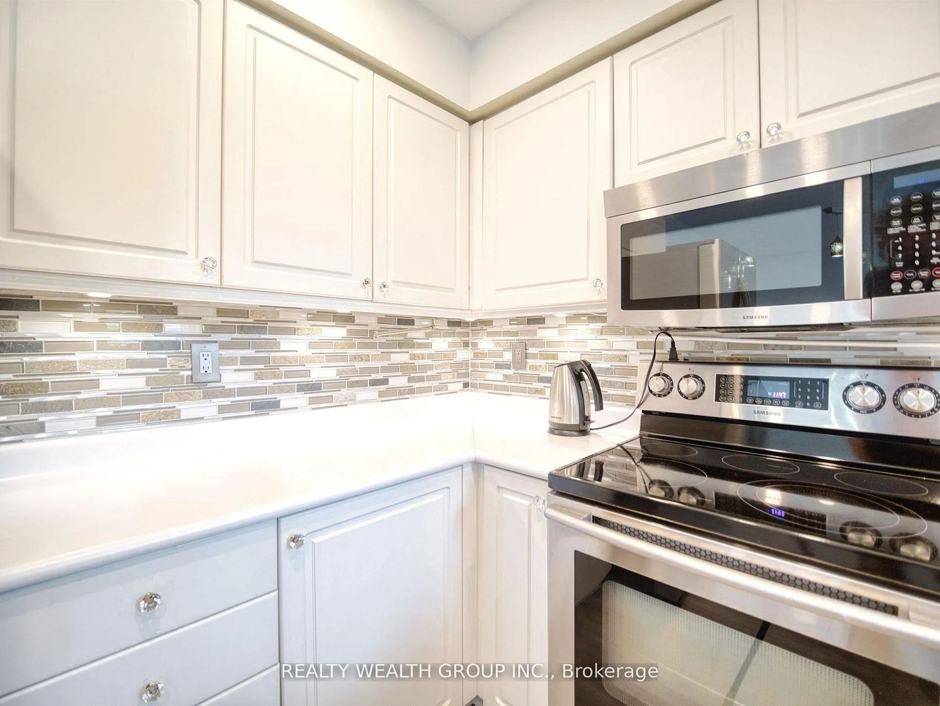 Photo 15 of 11 Birchcliffe Drive, Brampton, Heart Lake East — HOMEH