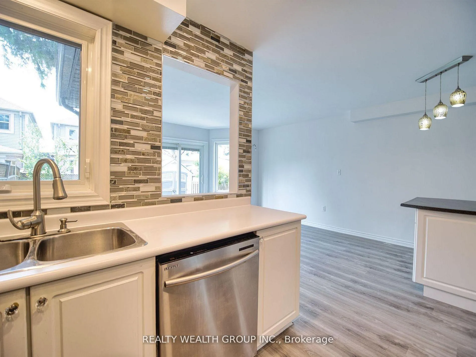 Photo 16 of 11 Birchcliffe Drive, Brampton, Heart Lake East — HOMEH