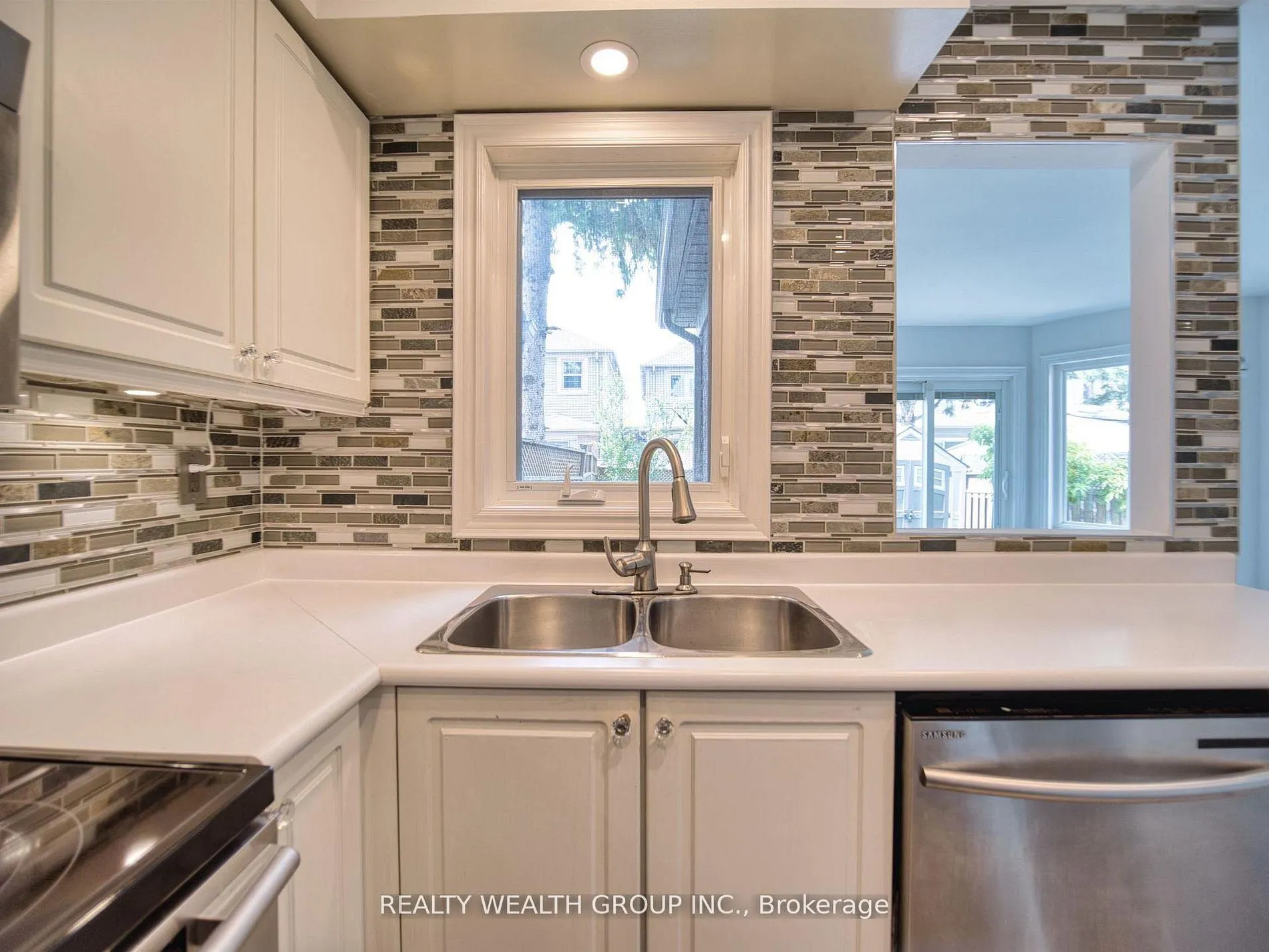 Photo 17 of 11 Birchcliffe Drive, Brampton, Heart Lake East — HOMEH