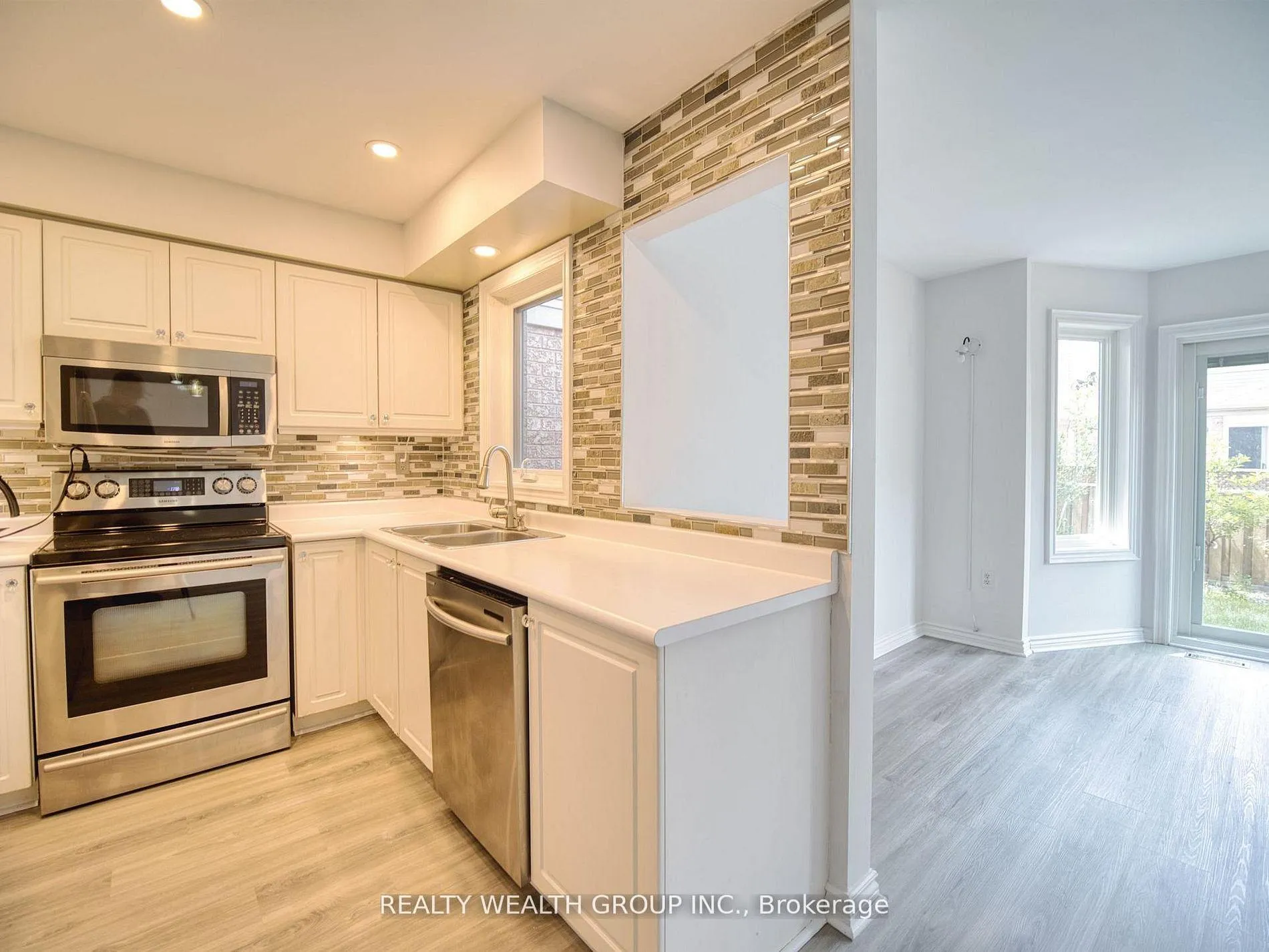 Photo 18 of 11 Birchcliffe Drive, Brampton, Heart Lake East — HOMEH