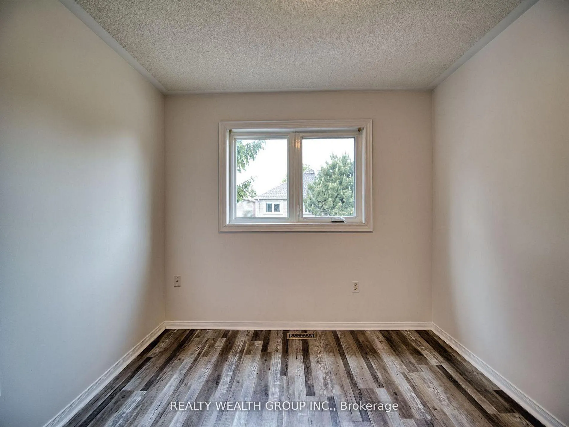 Photo 34 of 11 Birchcliffe Drive, Brampton, Heart Lake East — HOMEH