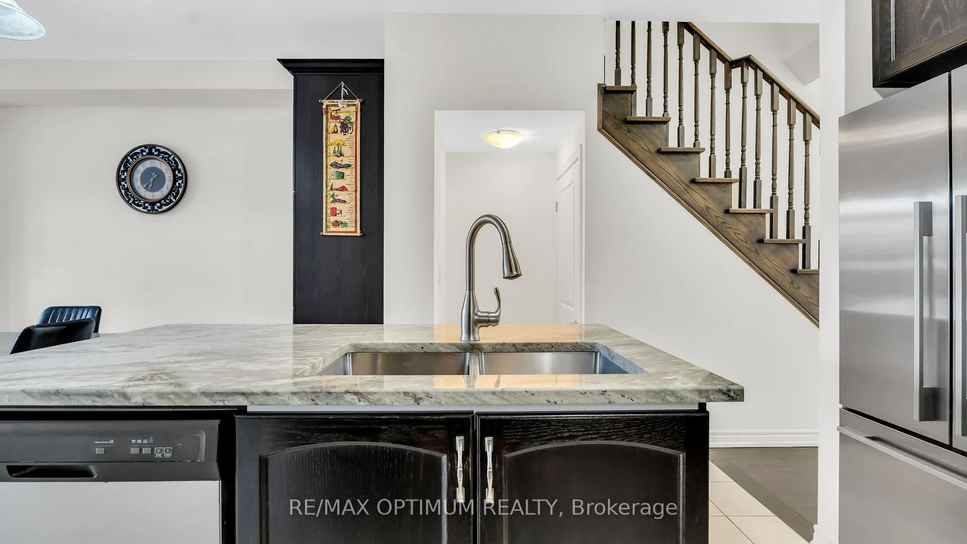 Photo 5 of 34 Pennycross Crescent, Brampton, Northwest Brampton — HOMEH