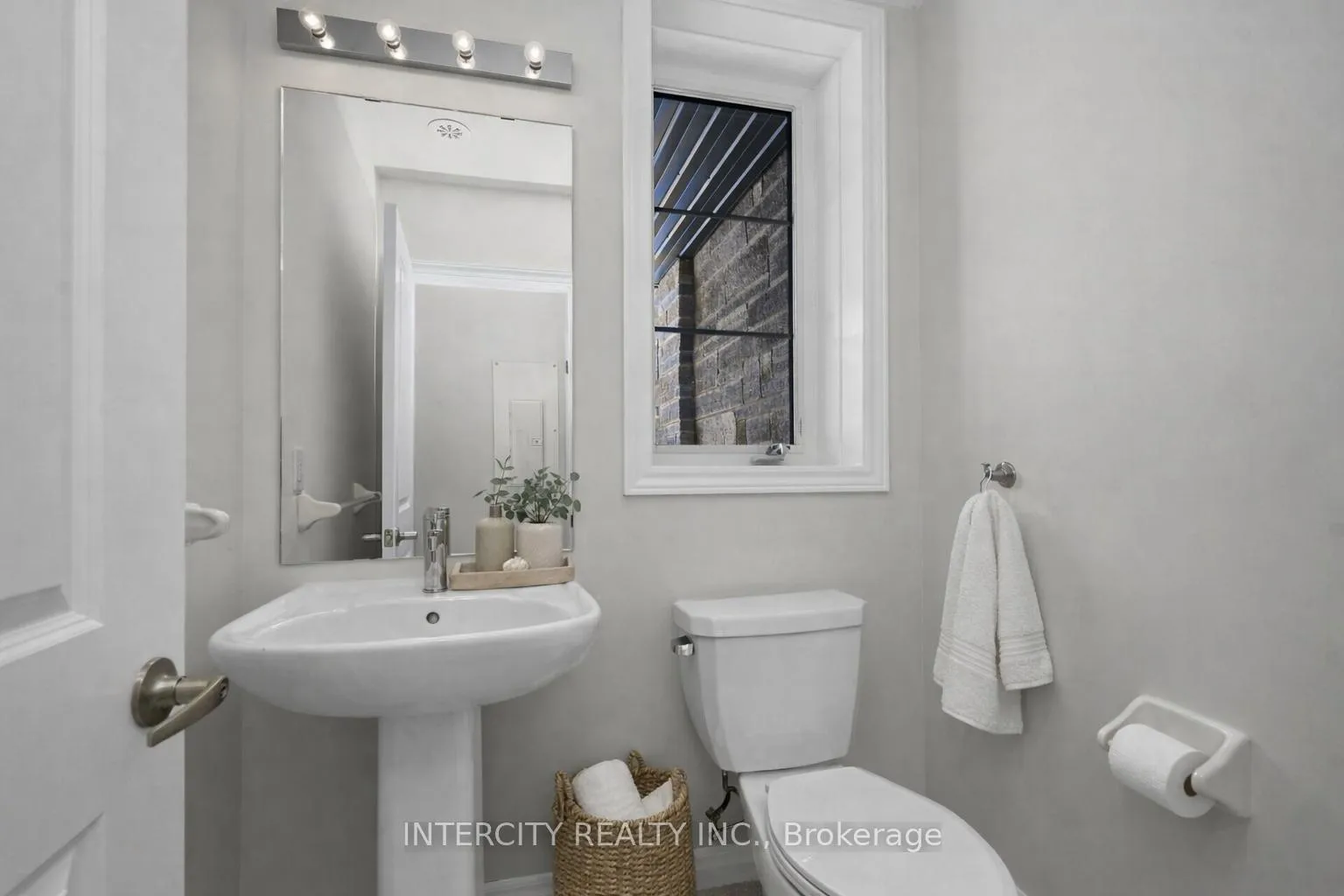 Photo 11 of Unit 40Z, 12 Savvy Lane, Caledon, Rural Caledon — HOMEH