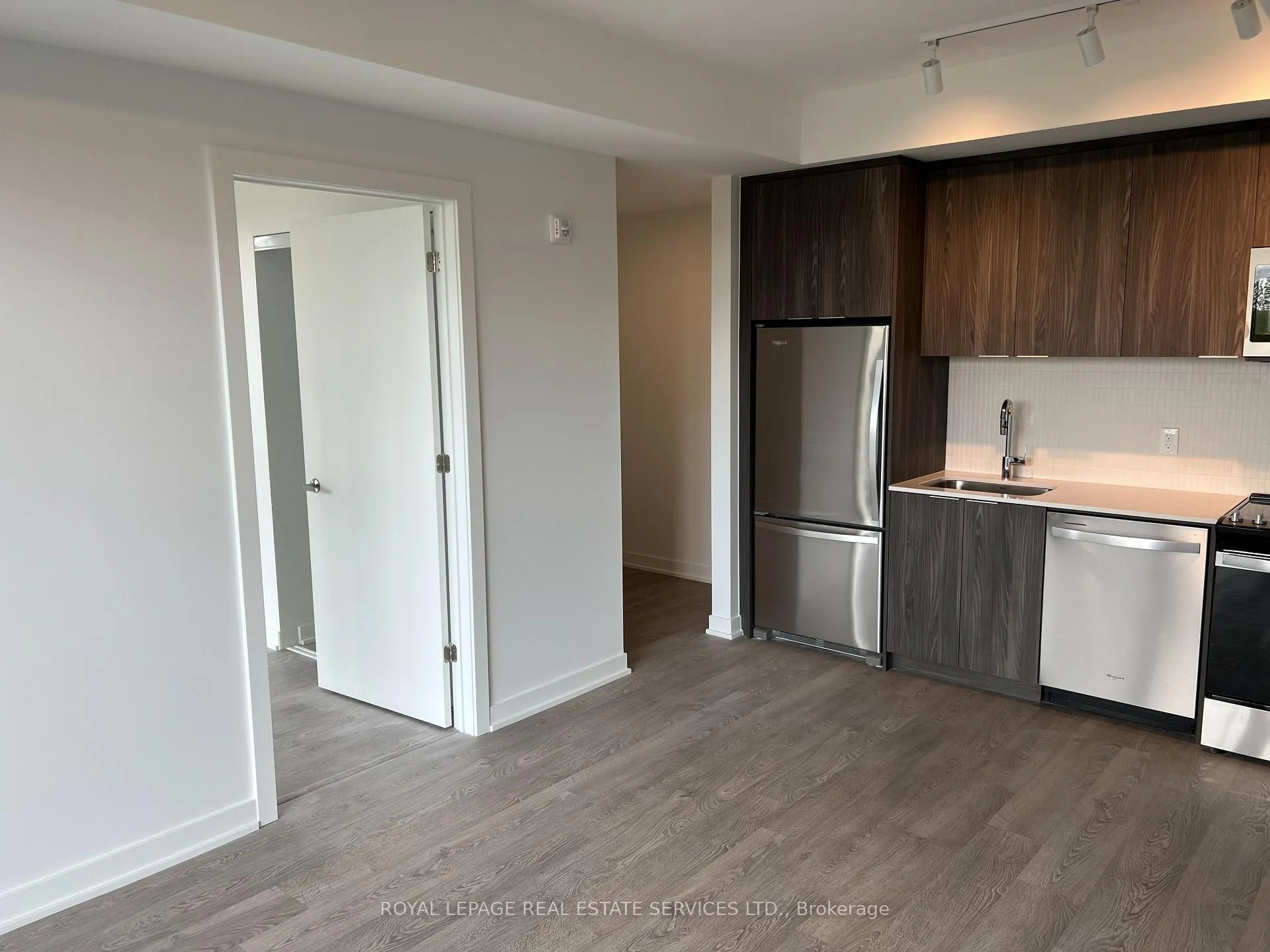Photo 5 of Unit 601, 740 Whitlock Avenue, Milton, Cobban — HOMEH