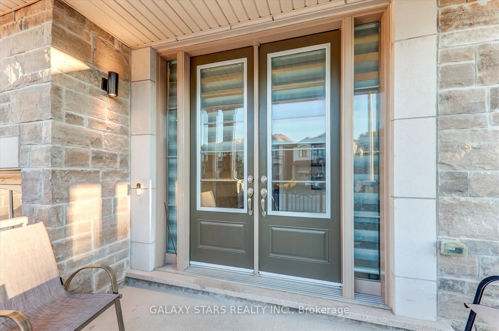 Photo 4 of 318 Fleetwood Drive, Oshawa, Eastdale — HOMEH