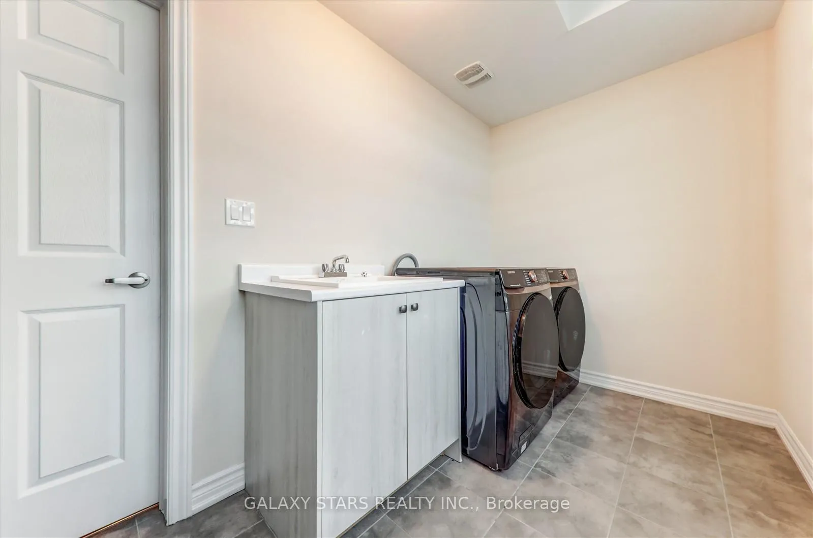 Photo 18 of 318 Fleetwood Drive, Oshawa, Eastdale — HOMEH