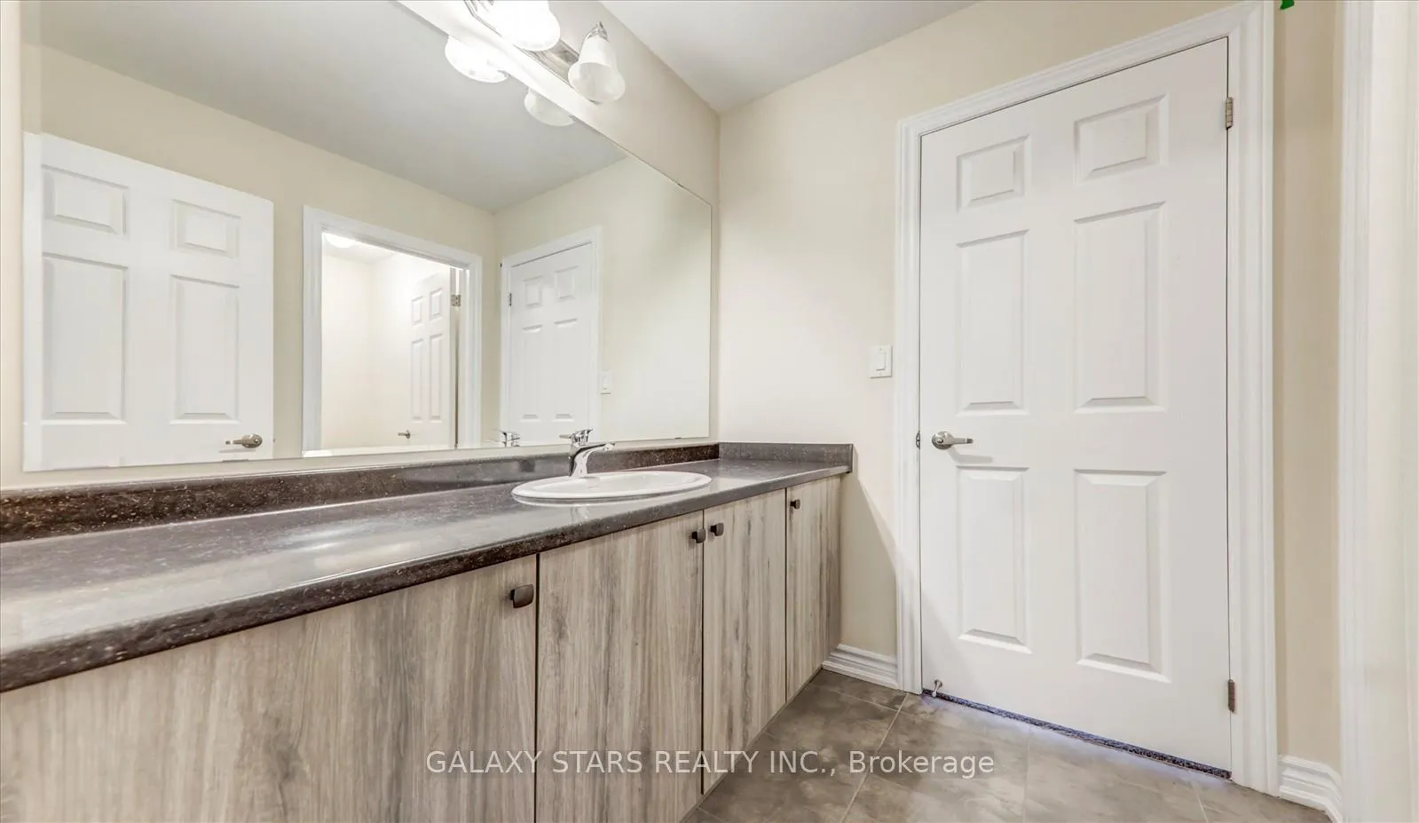 Photo 20 of 318 Fleetwood Drive, Oshawa, Eastdale — HOMEH