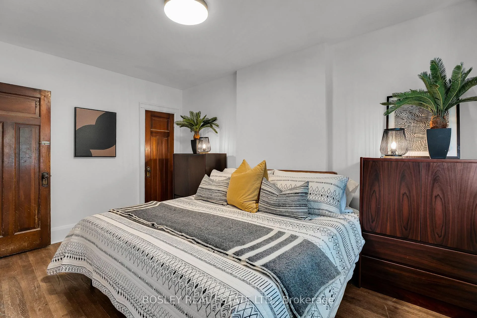 Photo 15 of 192 Belsize Drive, Toronto, Mount Pleasant East — HOMEH