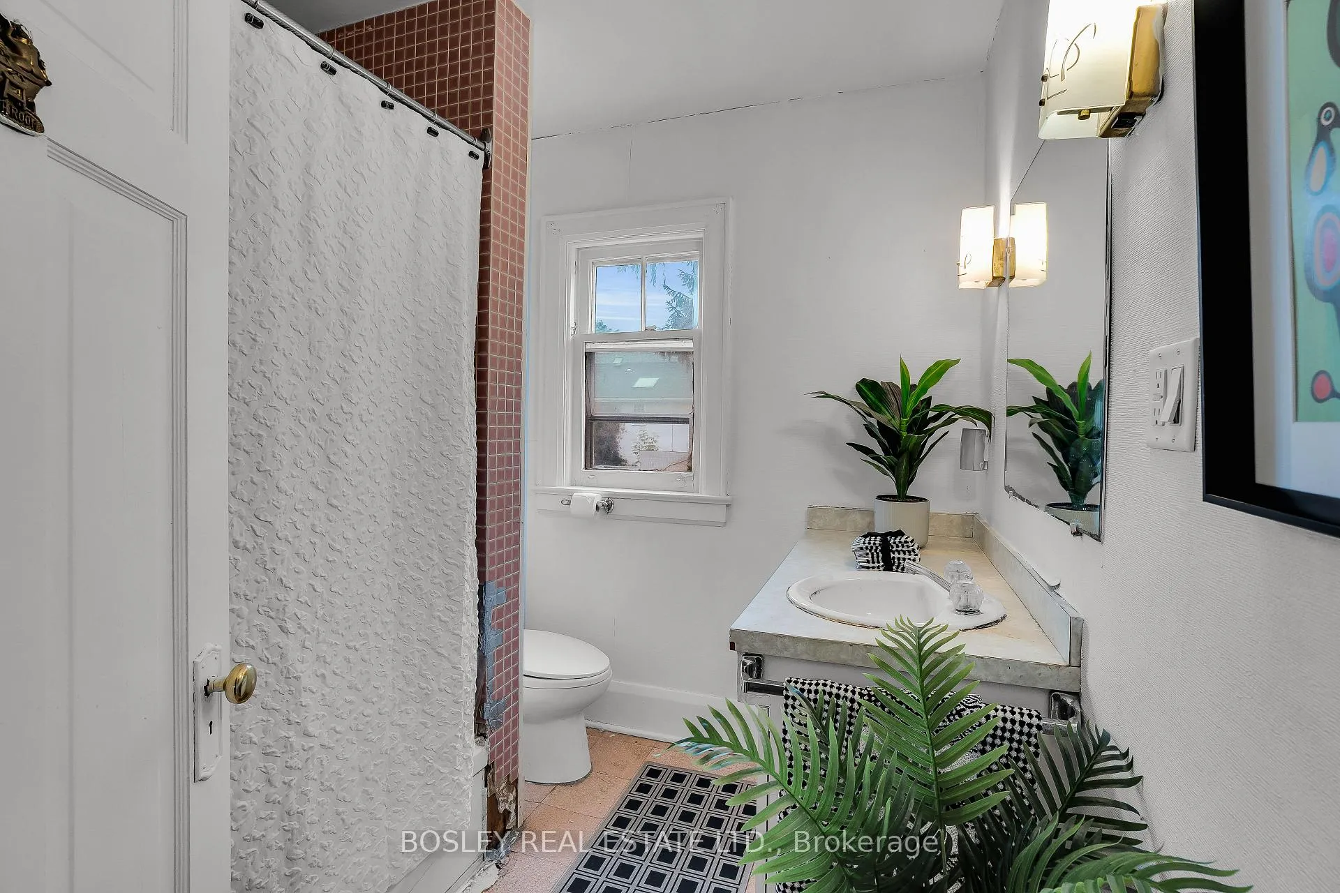 Photo 19 of 192 Belsize Drive, Toronto, Mount Pleasant East — HOMEH