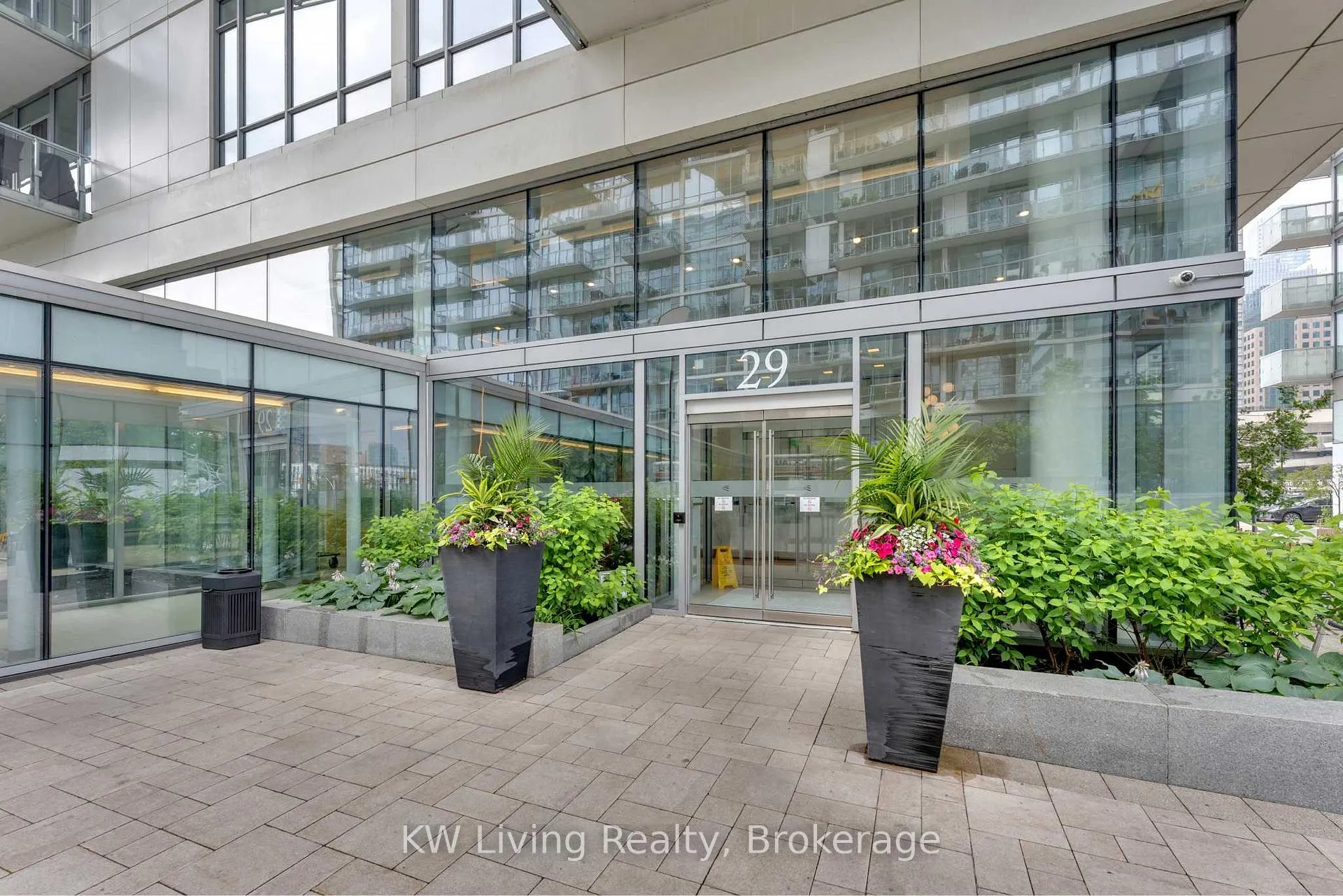 Photo 2 of Unit 828, 29 Queens Quay E, Toronto, Waterfront Communities — HOMEH
