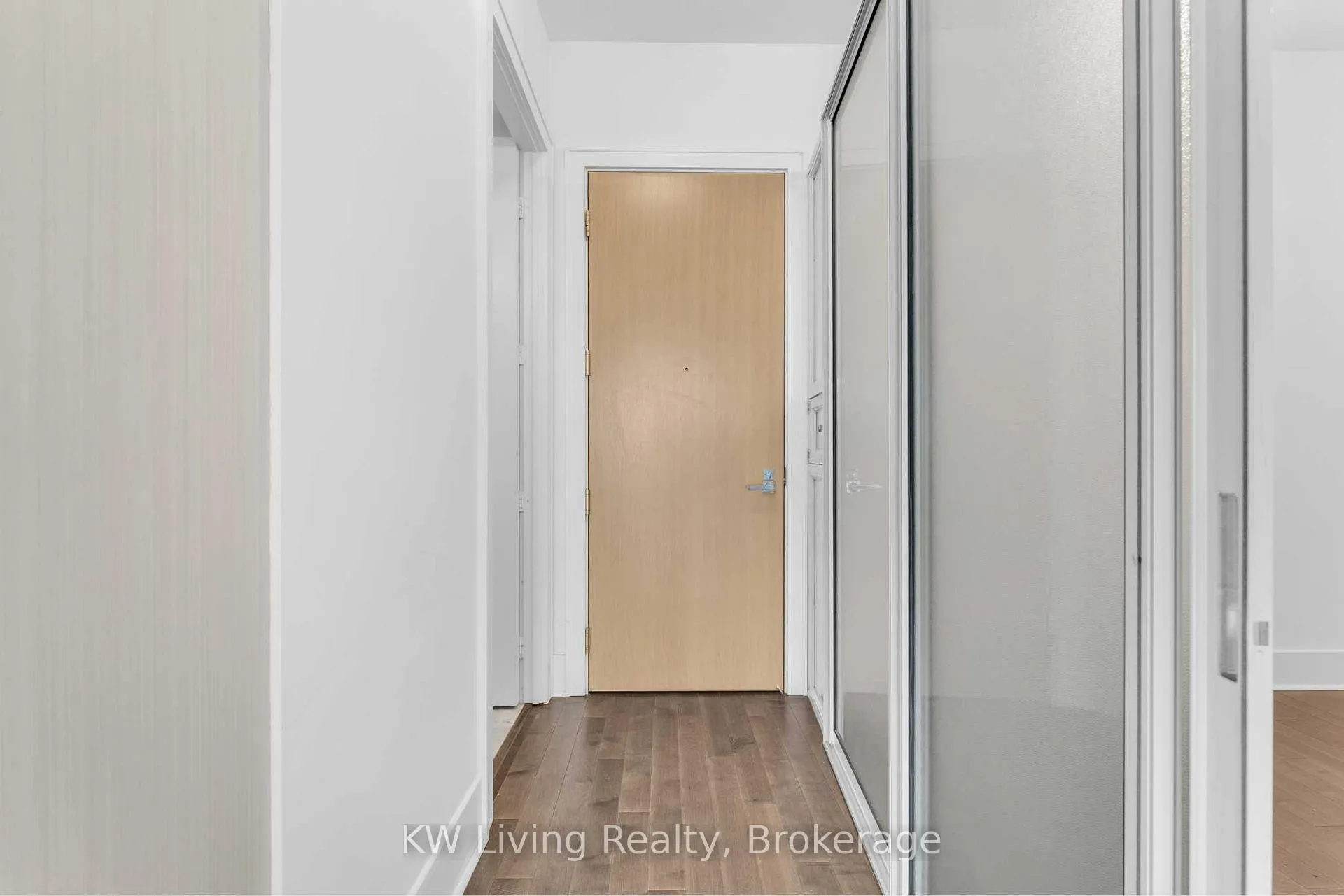 Photo 5 of Unit 828, 29 Queens Quay E, Toronto, Waterfront Communities — HOMEH