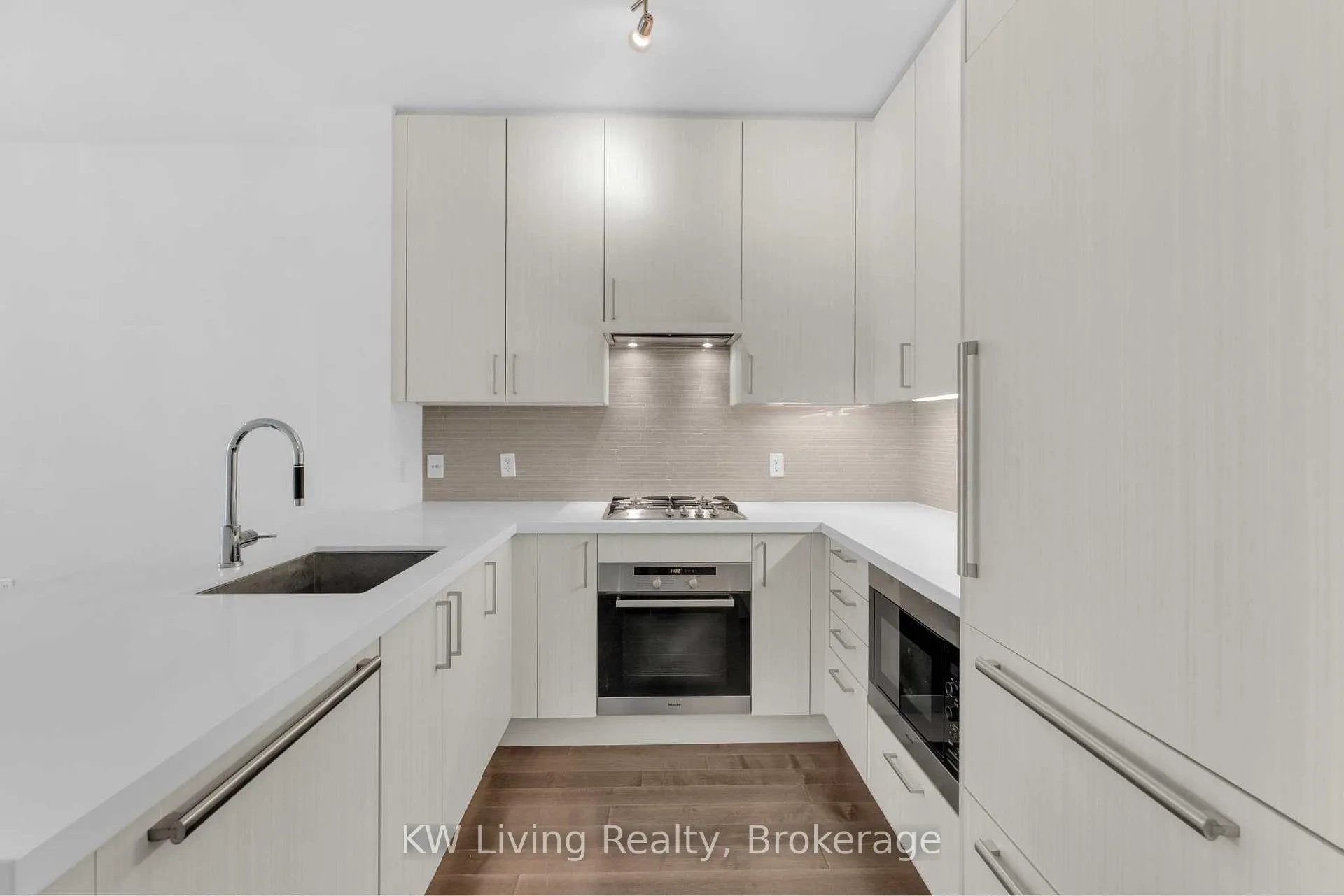Photo 11 of Unit 828, 29 Queens Quay E, Toronto, Waterfront Communities — HOMEH