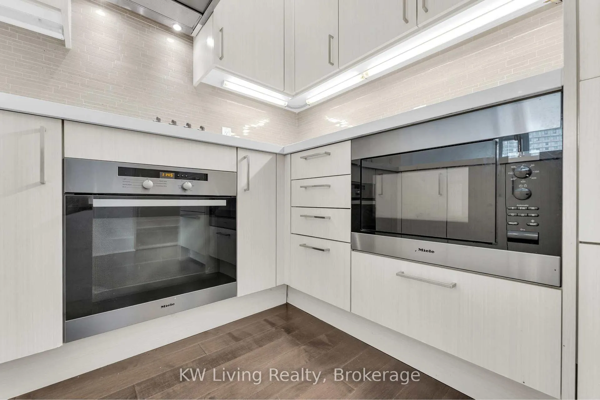 Photo 13 of Unit 828, 29 Queens Quay E, Toronto, Waterfront Communities — HOMEH