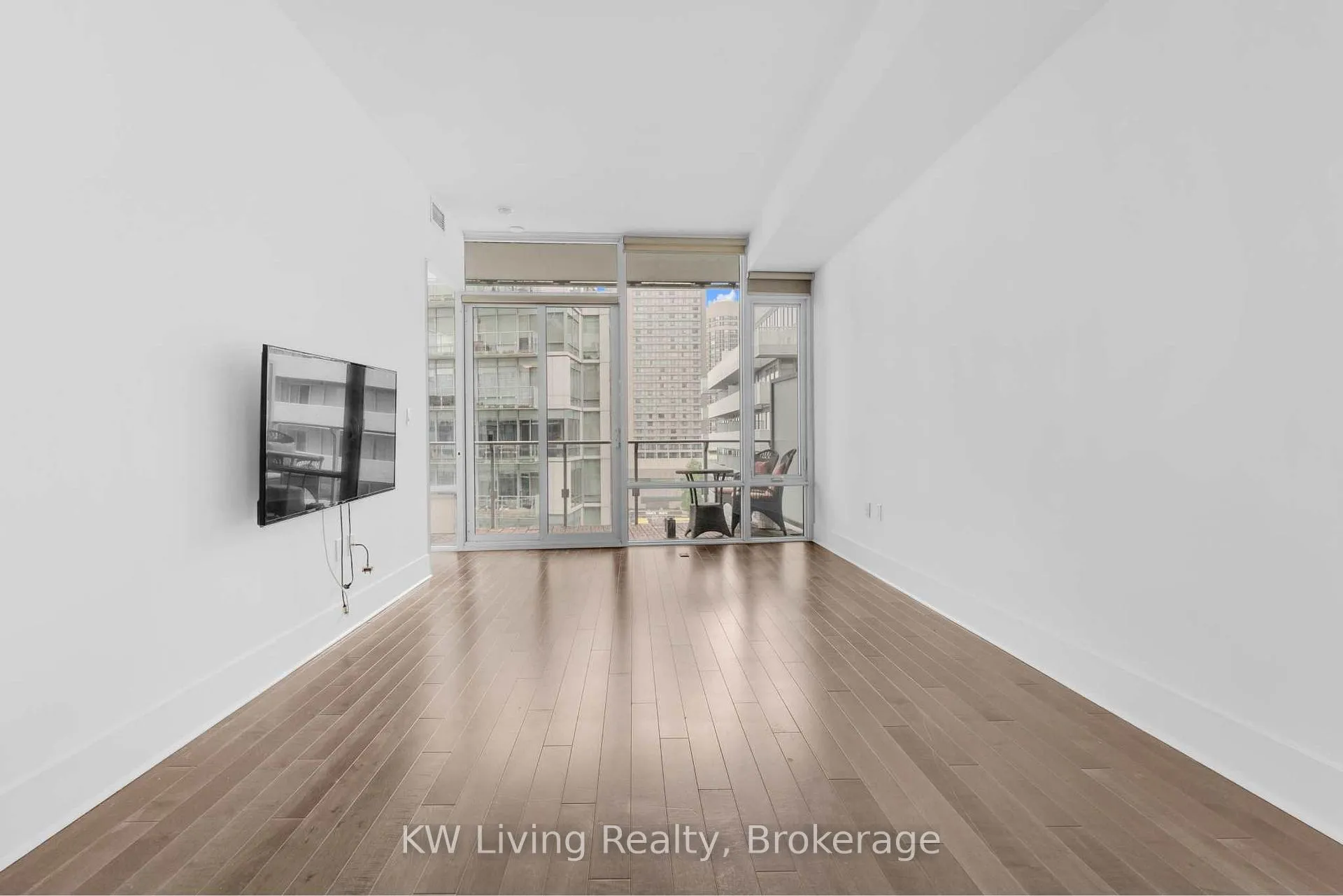 Photo 14 of Unit 828, 29 Queens Quay E, Toronto, Waterfront Communities — HOMEH
